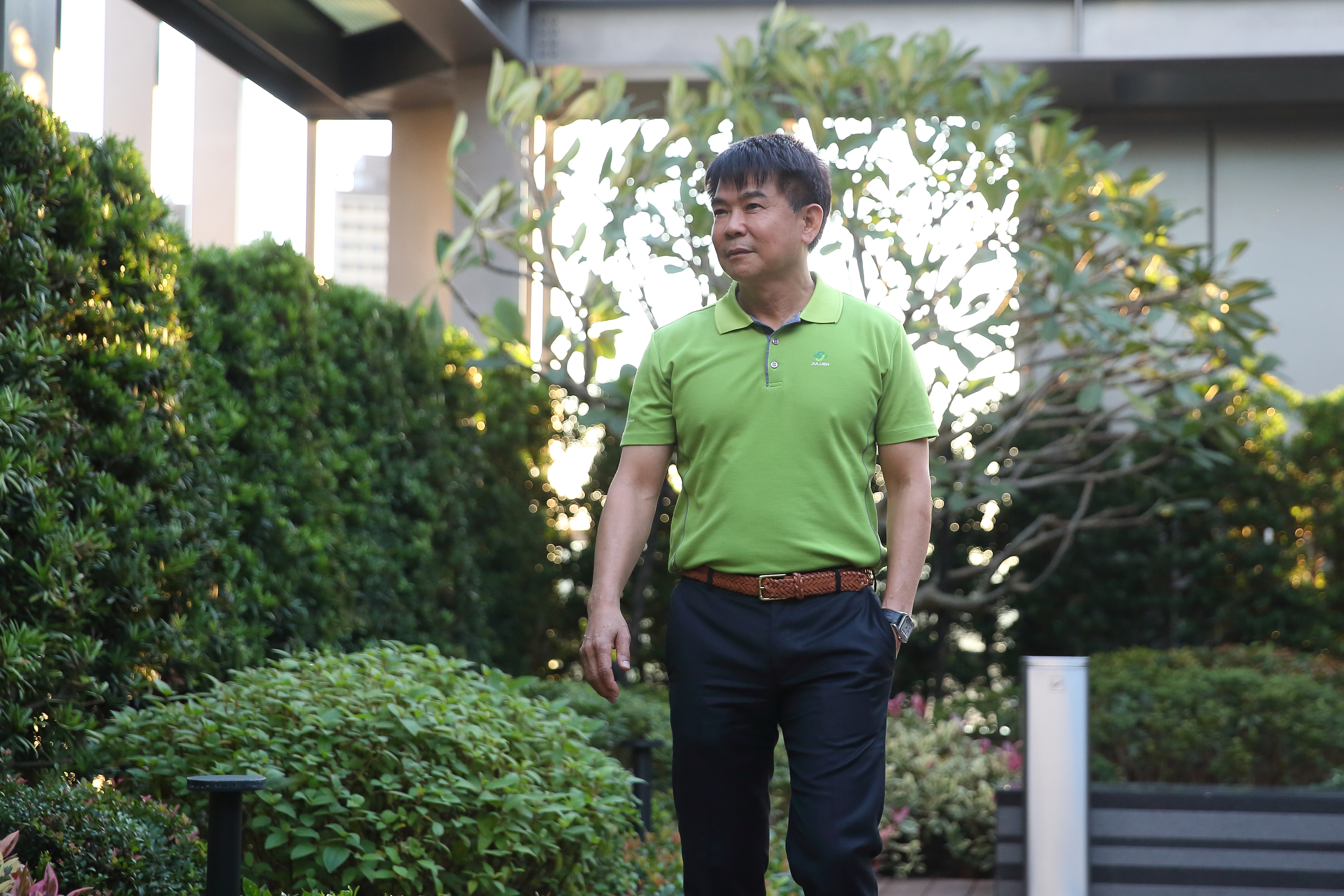 感謝妻子一路以來的支持，陳正忠在公司的空中花園種了一棵太太最愛的雞蛋花。