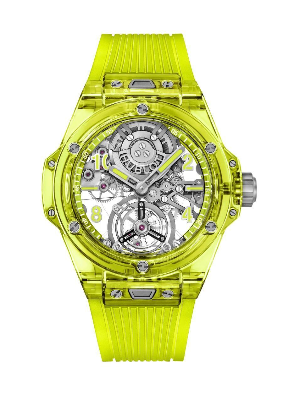HUBLOT宇舶Big Bang Tourbillon Automatic Yellow Neon Saxem，以藍寶石氧化鋁混入稀土礦物，燒製成透明水晶錶殼，耐磨度可與鑽石匹敵，又擁有炫目色澤。定價約NT$6,540,000（限量50只）。