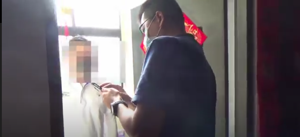 警方逮捕涉及冒用產婦資料詐領千萬元的楊姓業務員等人。（刑事局提供）