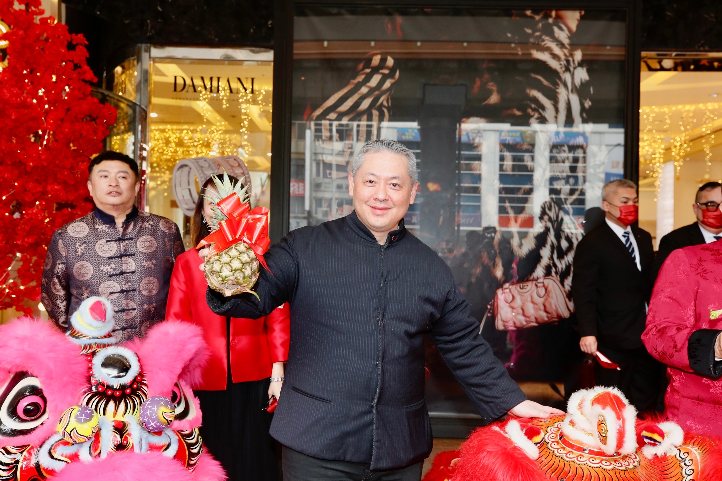 廖鎮漢今日出席微風迎春開門活動，對於今年景氣樂觀看待。