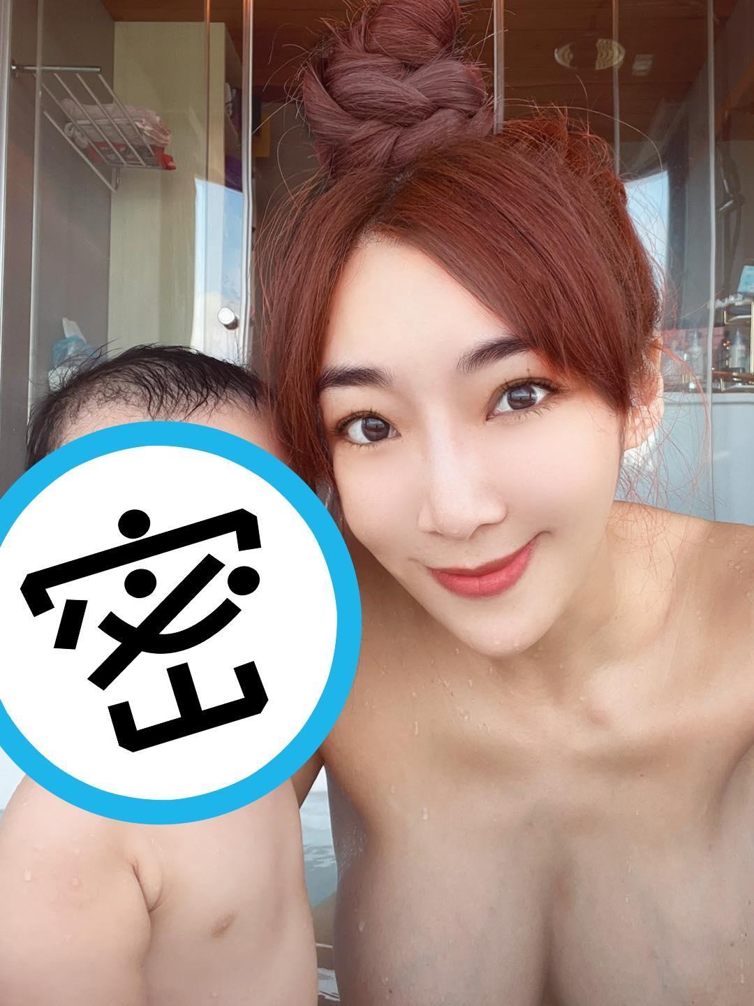 李宓與兒泡湯,笑稱「等他長大就沒辦法全裸一起在浴缸了,要好好把握現在坦承相見的機會」。(圖:取自李宓Mina臉書)