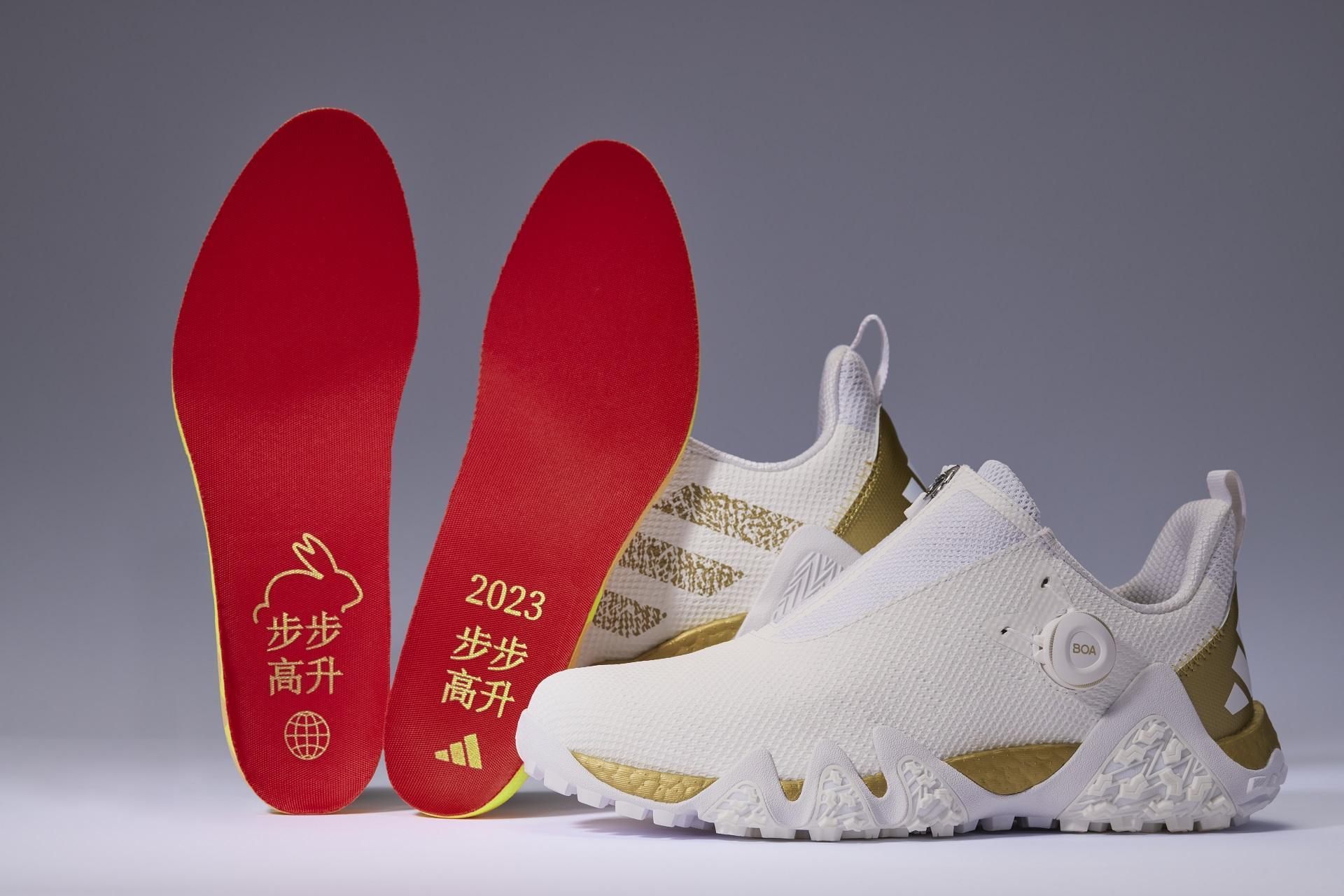 CODECHAOS的金兔限定版以白色為主色,細節處選用充滿年節氛圍的金色,特製鞋墊以「紅」運當頭象徵吉兆,搭配金兔圖案,成為新年在球場上步步高升的助力。(adidas Golf提供)