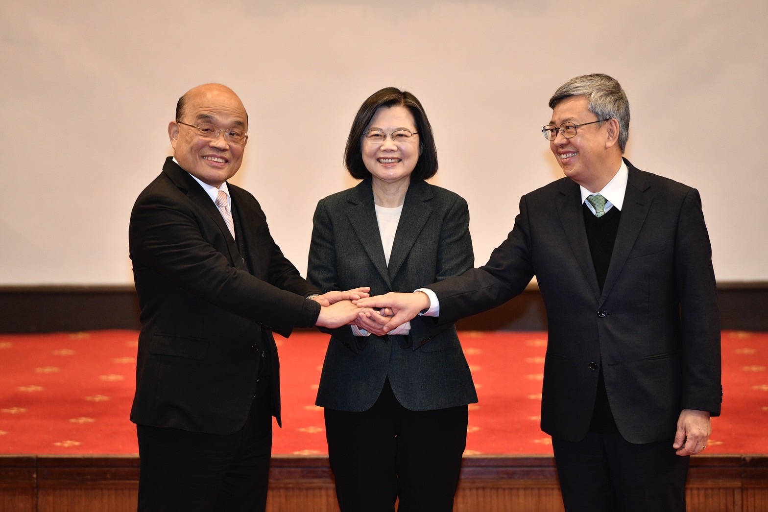 蔡英文宣布陳建仁接任閣揆，感謝蘇貞昌4年前皆負重任。