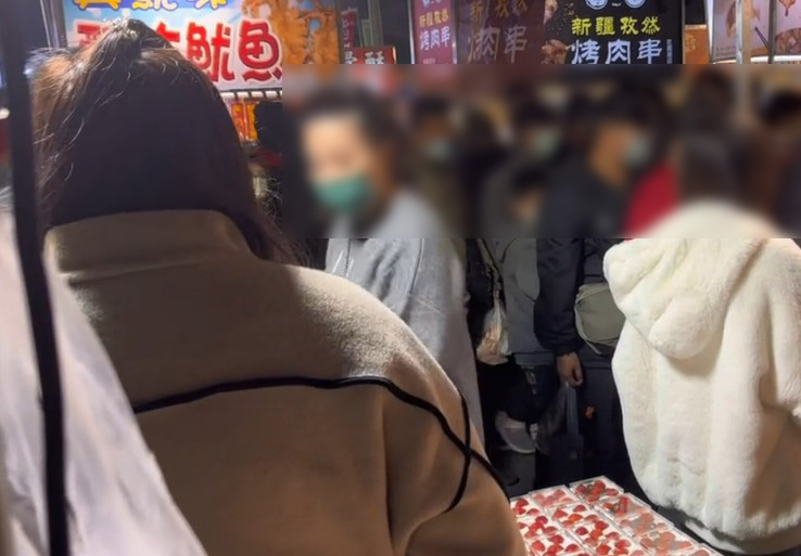 一名女網友控訴自己剛消費完，就被攤商趕人、還口出惡言。（翻攝自爆料公社）