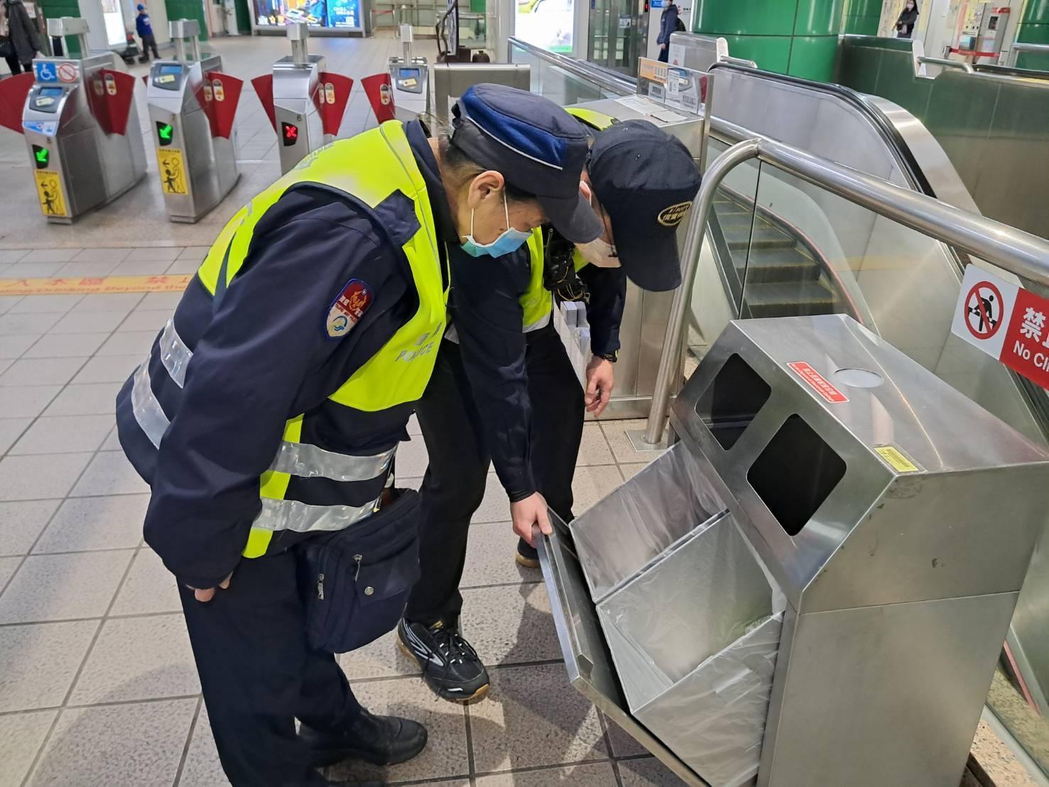 北捷被「詐彈」恐嚇,捷警加強巡邏。(讀者提供)