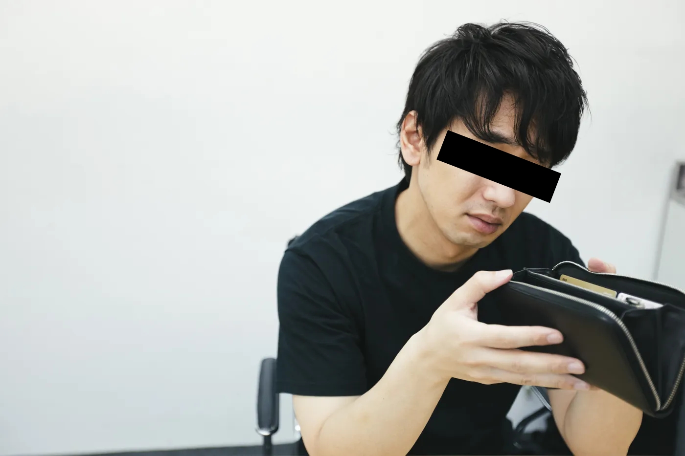 男子與傳播妹激戰一夜，卻慘遭仙人跳，被迫簽下650萬本票，差點賠到脫褲。（示意圖非當事人，Pakutaso）