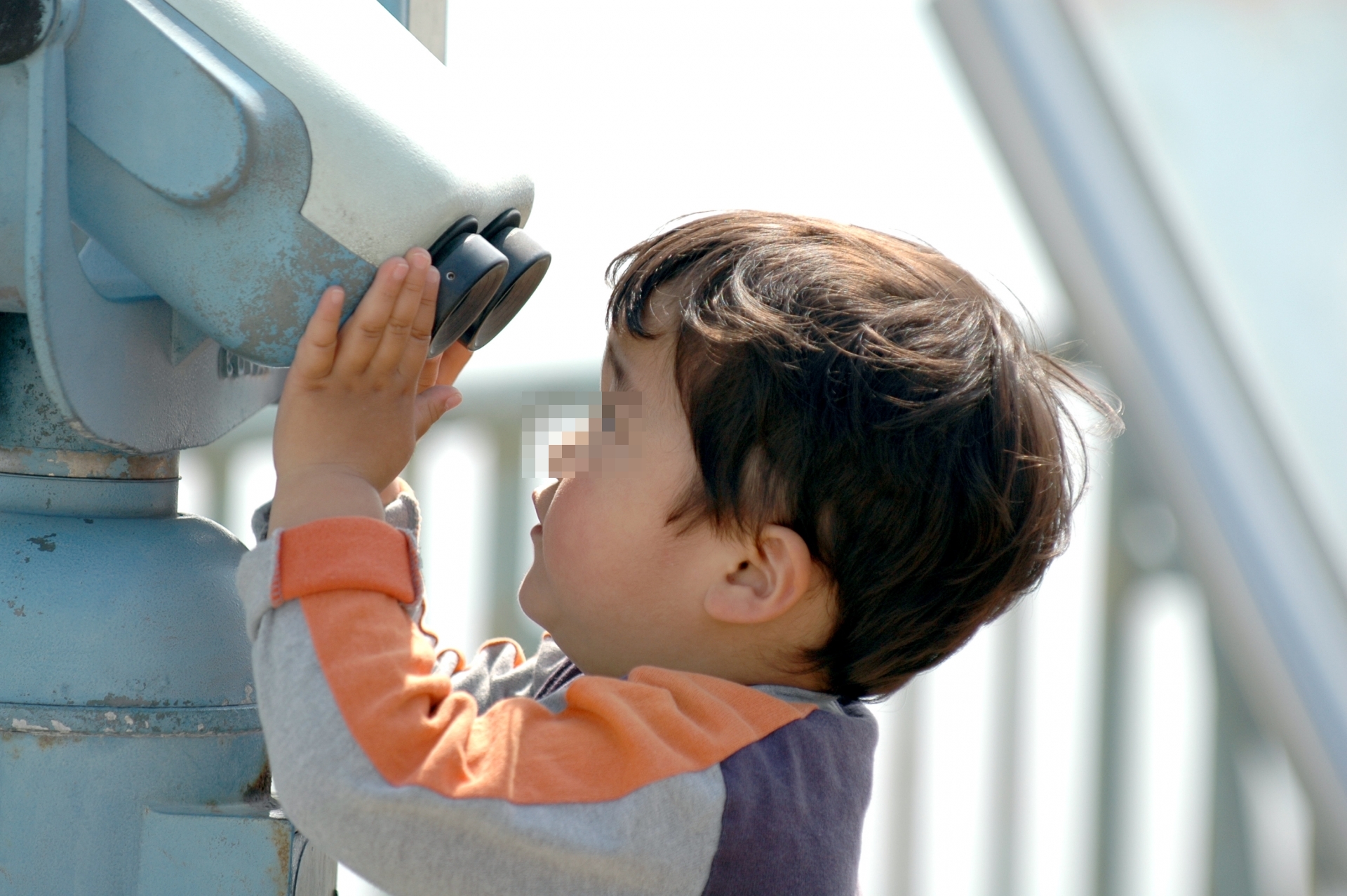 2歲小孩趁家裡人都不注意，往啤酒罐裡尿尿，老爸不知情下灌了一大口童子尿，超級崩潰。（示意圖，photoAC）