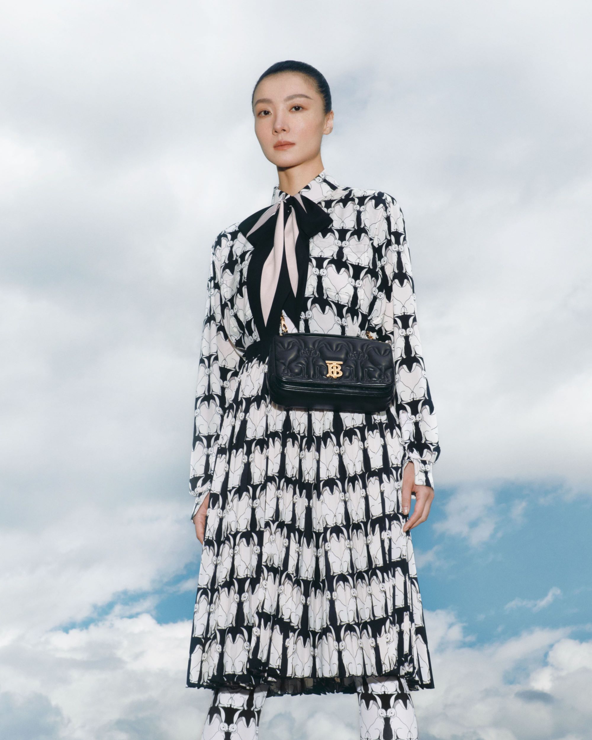 兔子裝飾絎縫皮革小號蘿納包,NT$79,000。(Burberry提供)