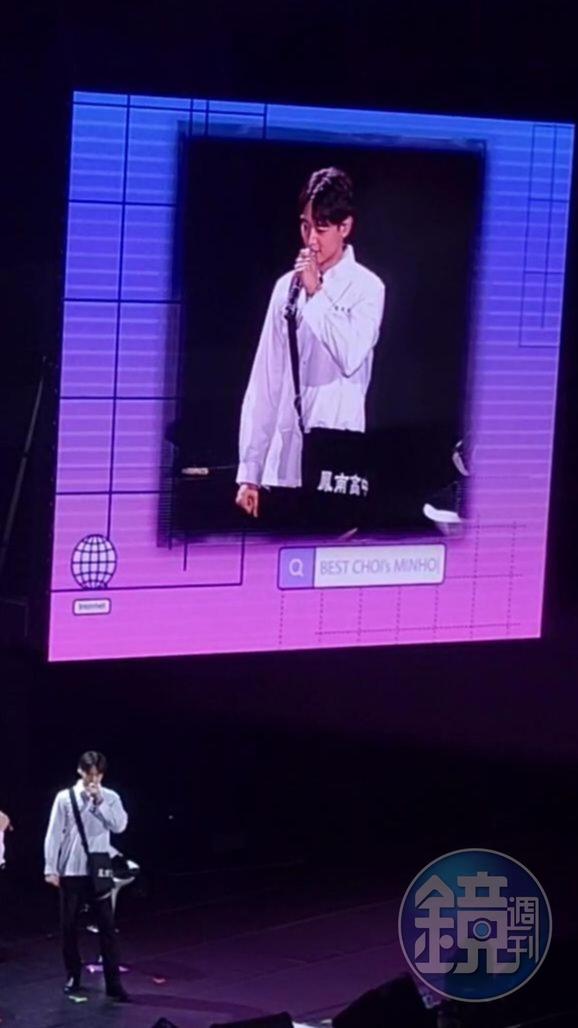 SHINee珉豪穿上校服還背了鳳南高中書包，化身韓版「李子維」。（讀者提供）