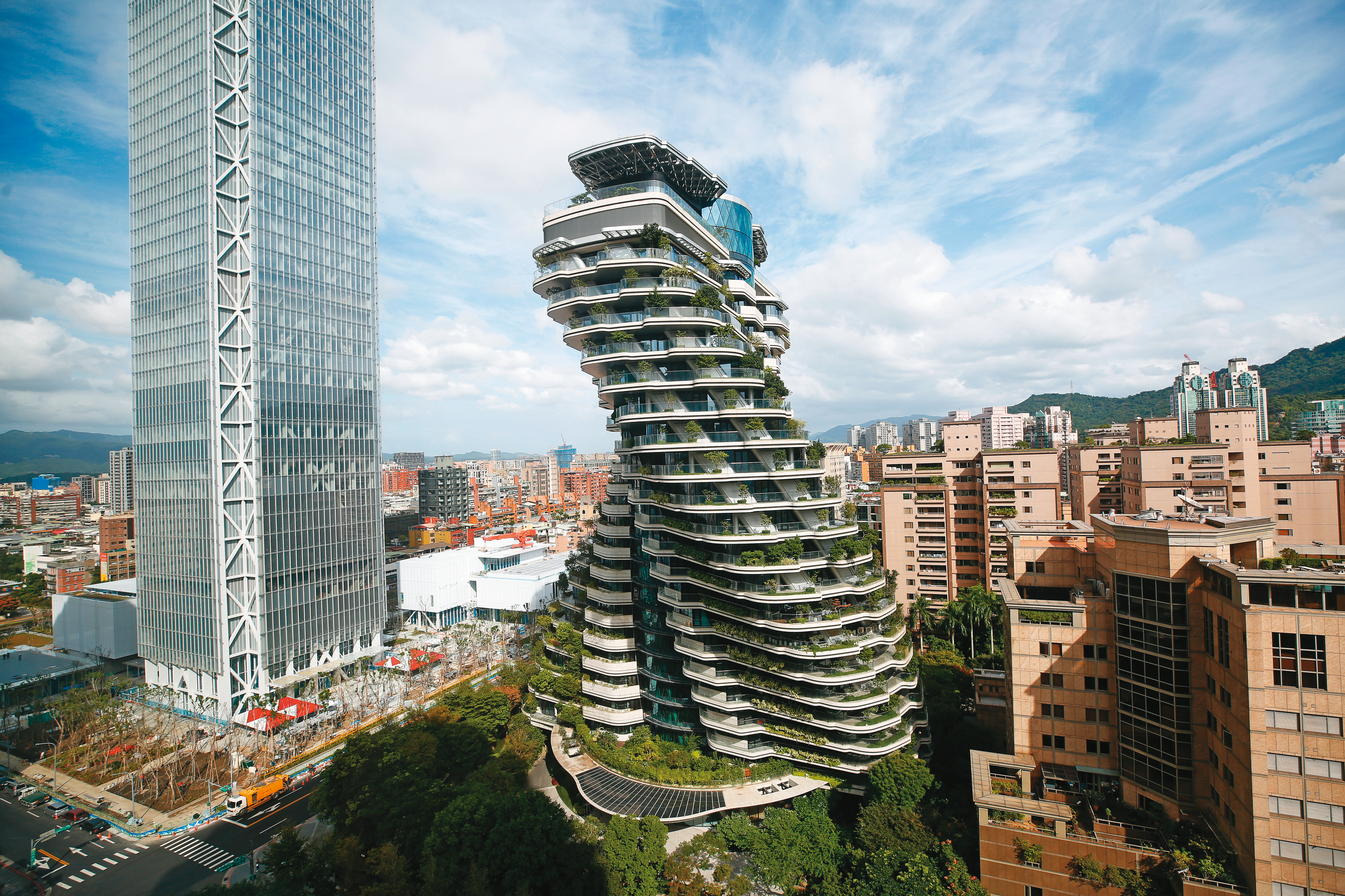 紅遍國際的旋轉豪宅陶朱隱園是沈慶京代表作之一。