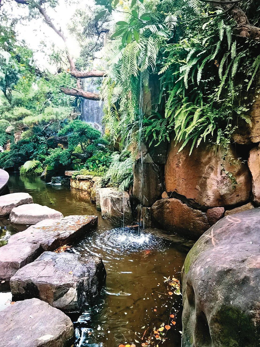 沈慶京有感於氣候變遷嚴重,近年積極推動綠建築,圖為陶朱隱園公設造景。(中華工程提供)