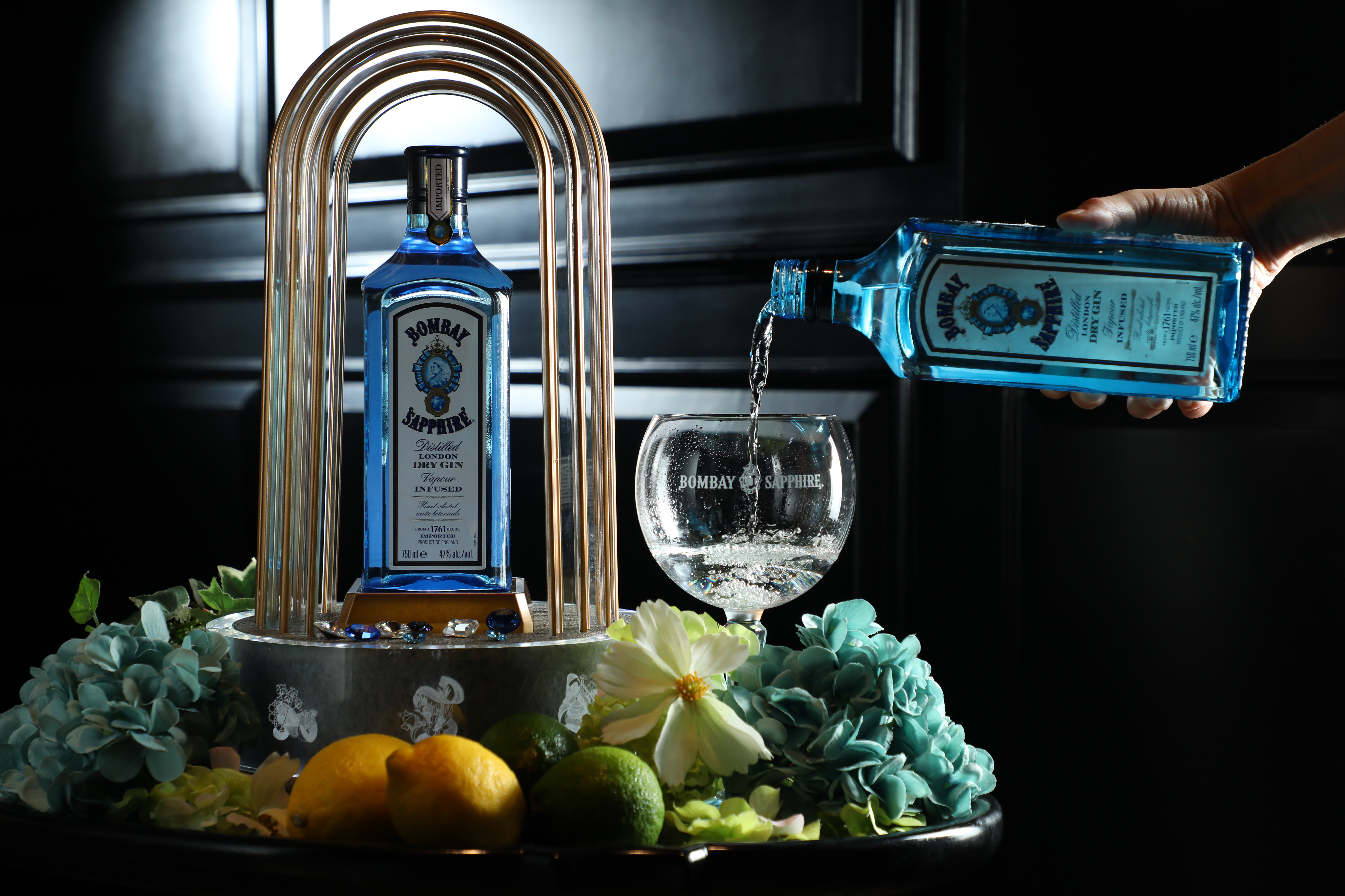 「Bombay Sapphire Gin」雖是迪斯可時代上市，但它的根源可以上溯到17世紀的英國。（650元／瓶）