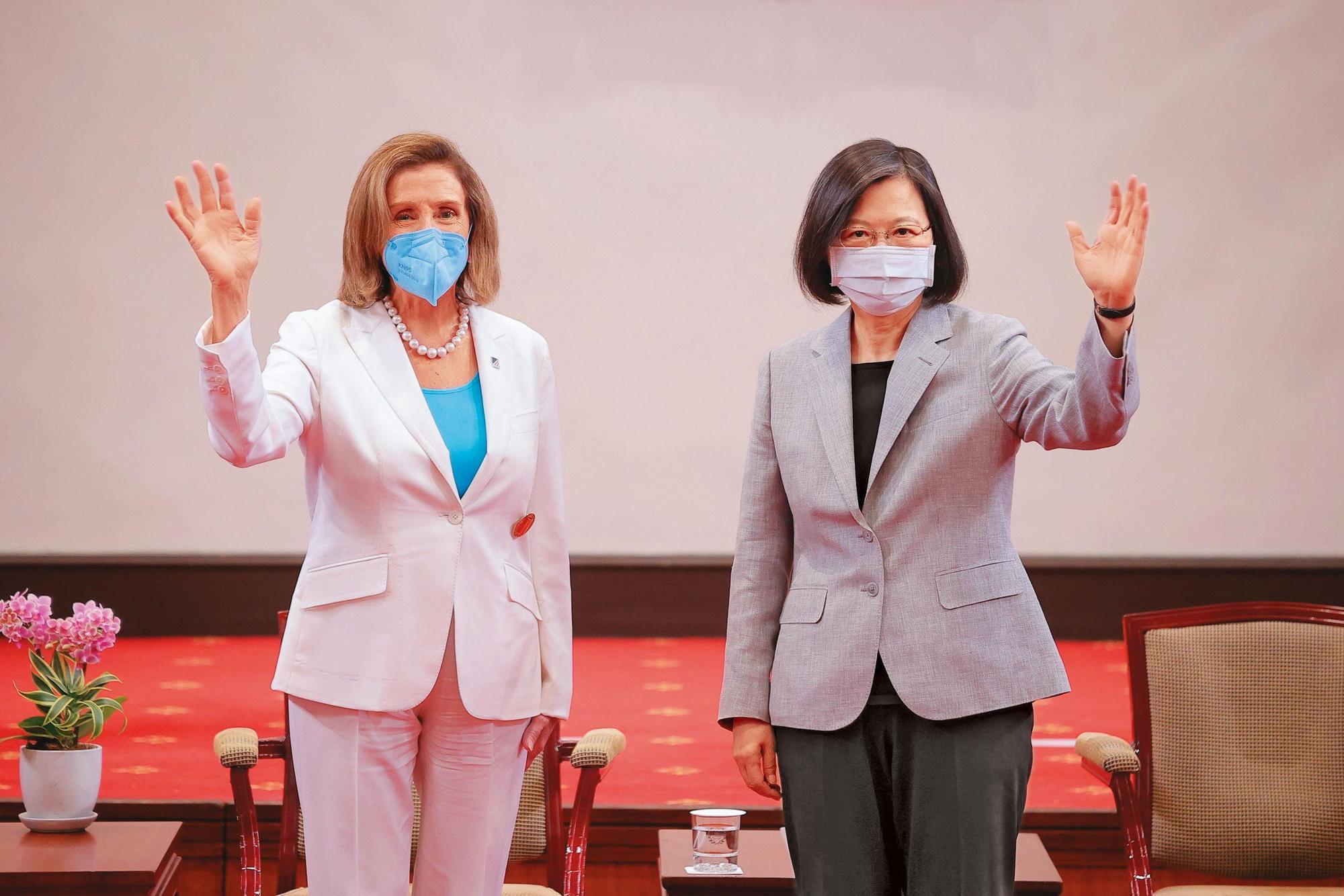 去年美國眾議院前任議長裴洛西訪台後，中共圍繞台灣大舉軍演。這次，新任議長麥卡錫又要訪台，中共官方媒體揚言，共軍會採取比去年8月「更加全面、震撼行動」。（總統府提供）
