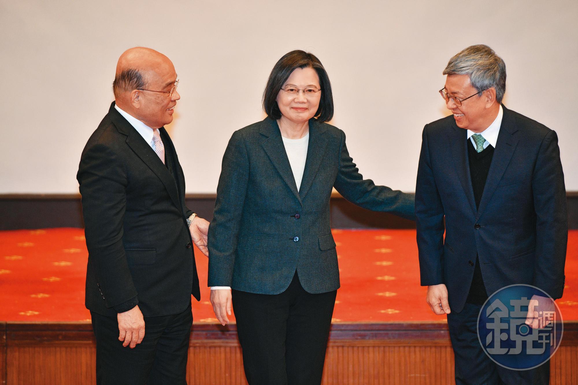 蔡總統(中)擅長政策分析、不喜歡說故事,而民進黨正全面失去敘事能力,被別人編纂的故事牽著走,這才是真正可怕的事。