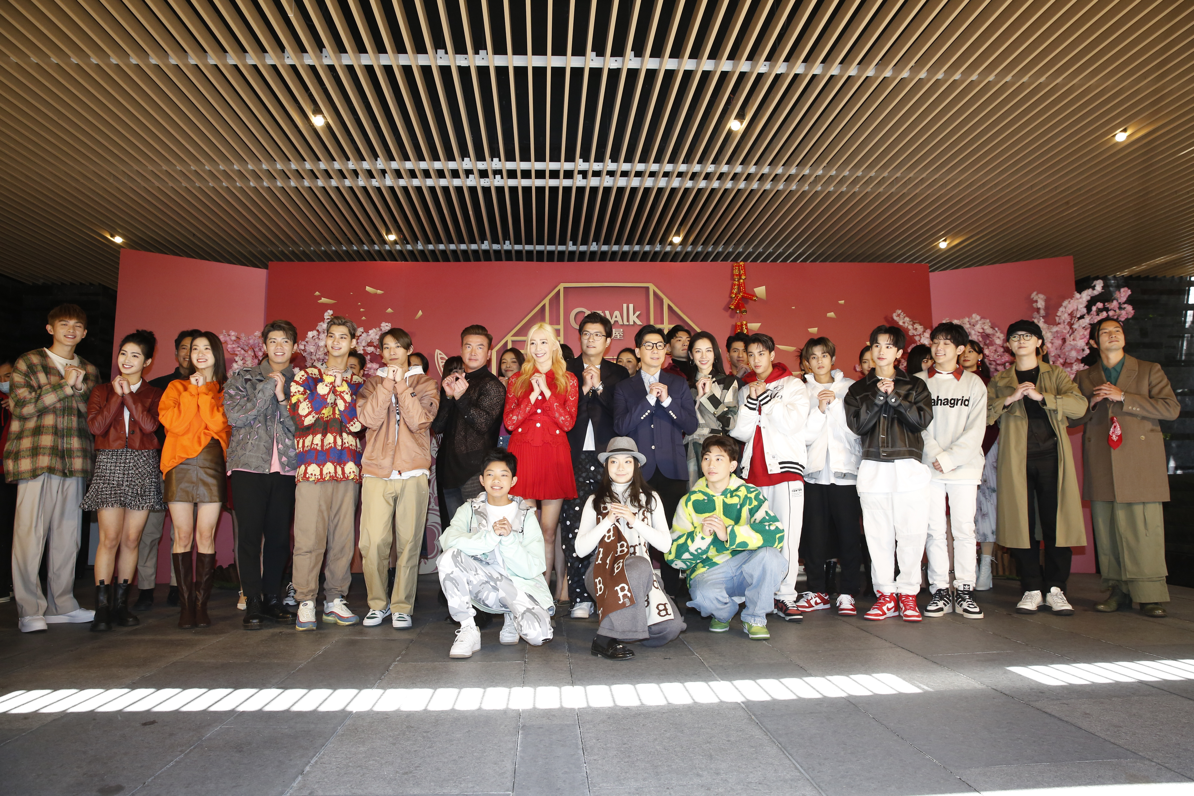 凱渥今（30日）舉辦開工儀式，30多位藝人聯袂出席。