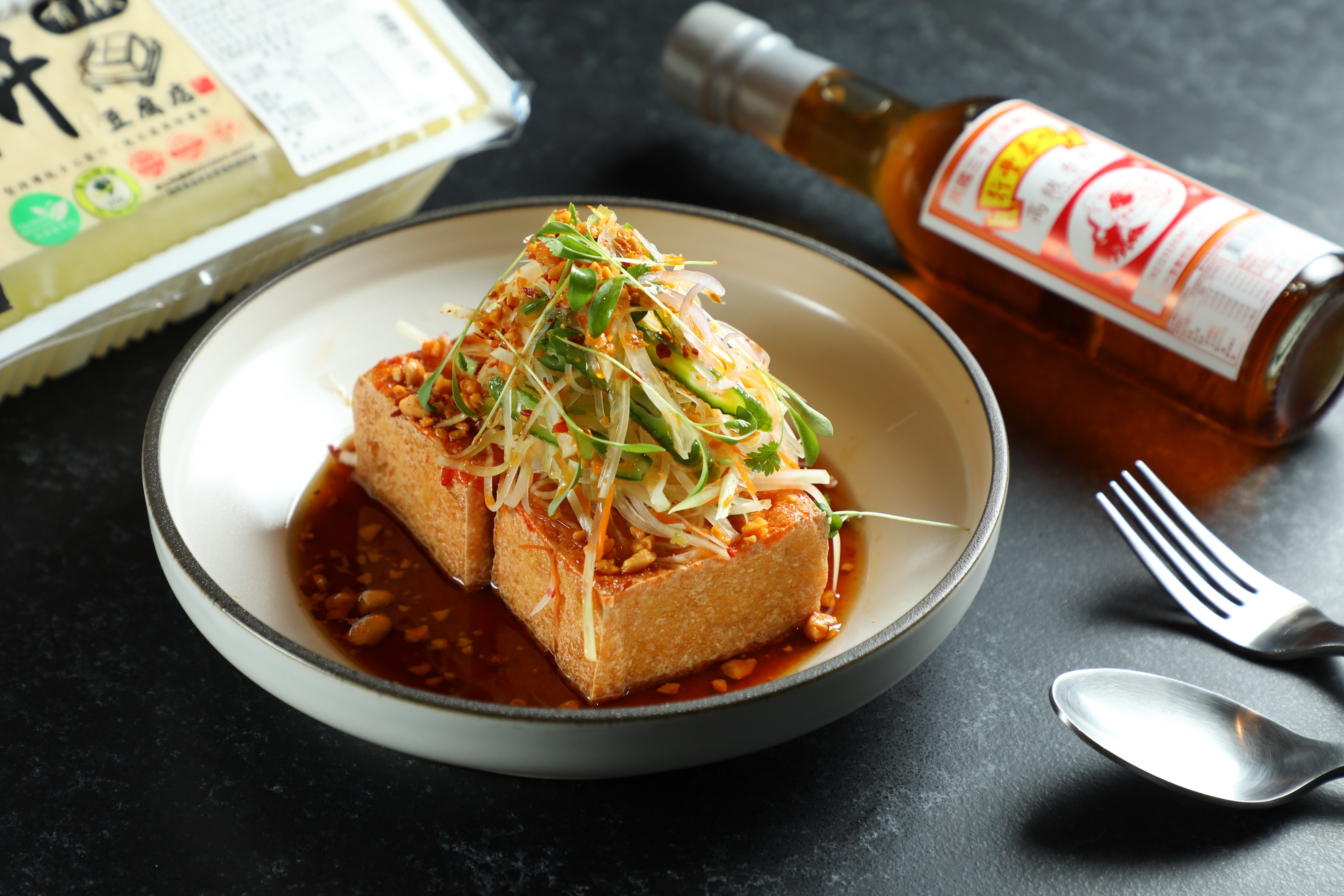 全日餐廳「Woolloomooloo Port Dazhi」有許多運用「Yakka雜貨店」所販售的調味料及食材創作的料理。