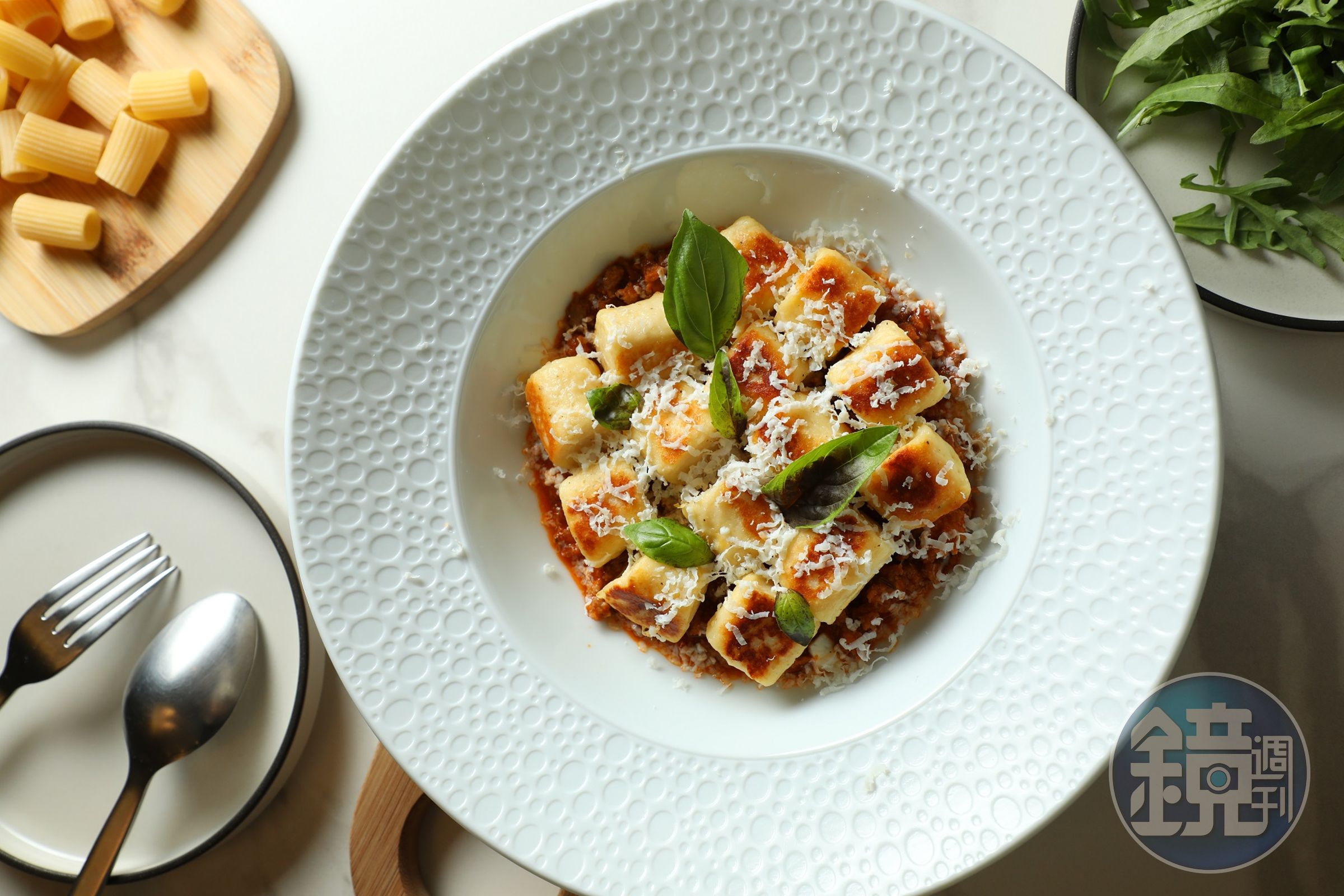 「Cucina Man Mano」以傳統歐陸菜色為發想，以乳酪作為烹調的食材主角。
