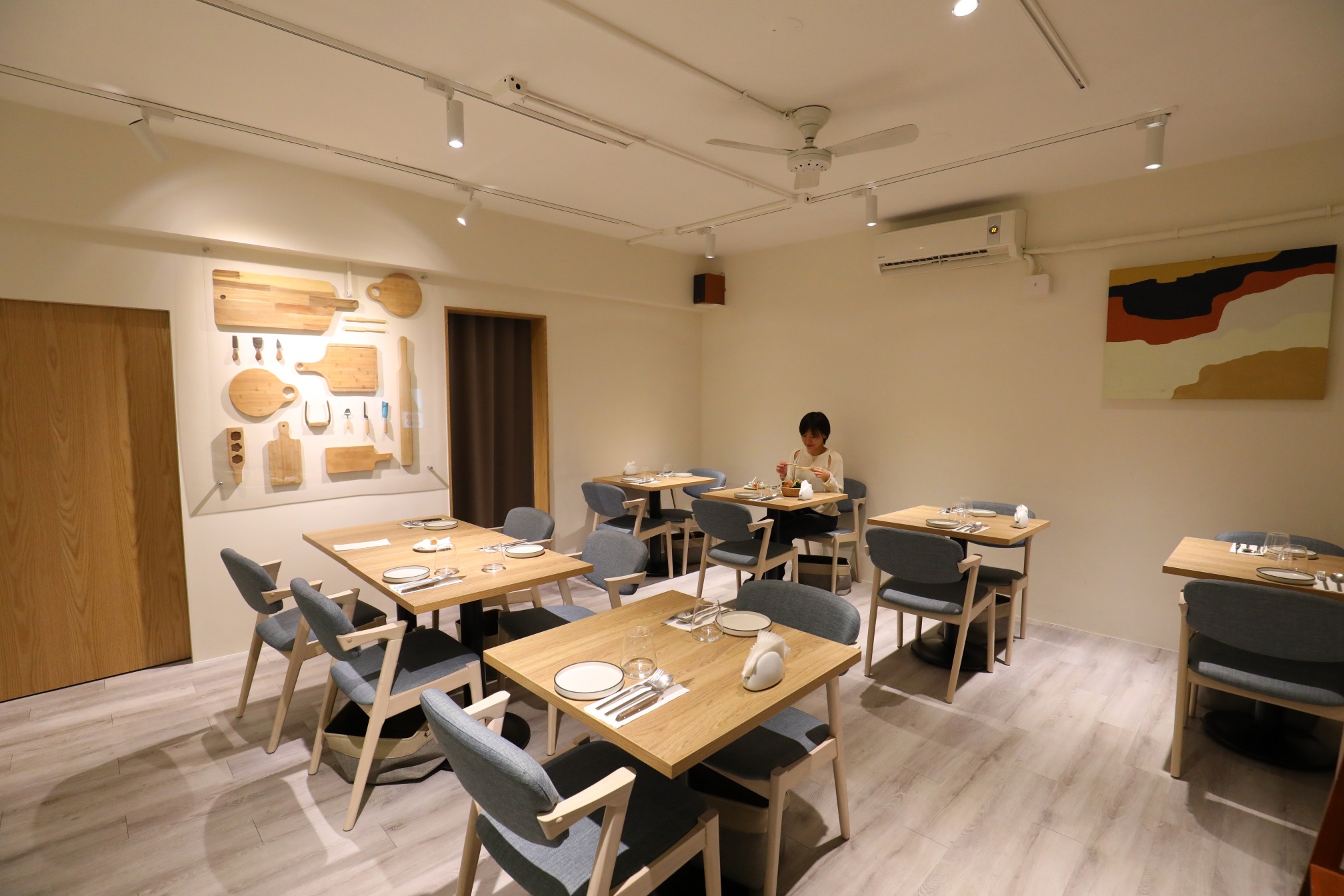 「Cucina Man Mano」走輕鬆溫馨的歐陸小餐館風格，未來也將成為推廣乳酪的平台。