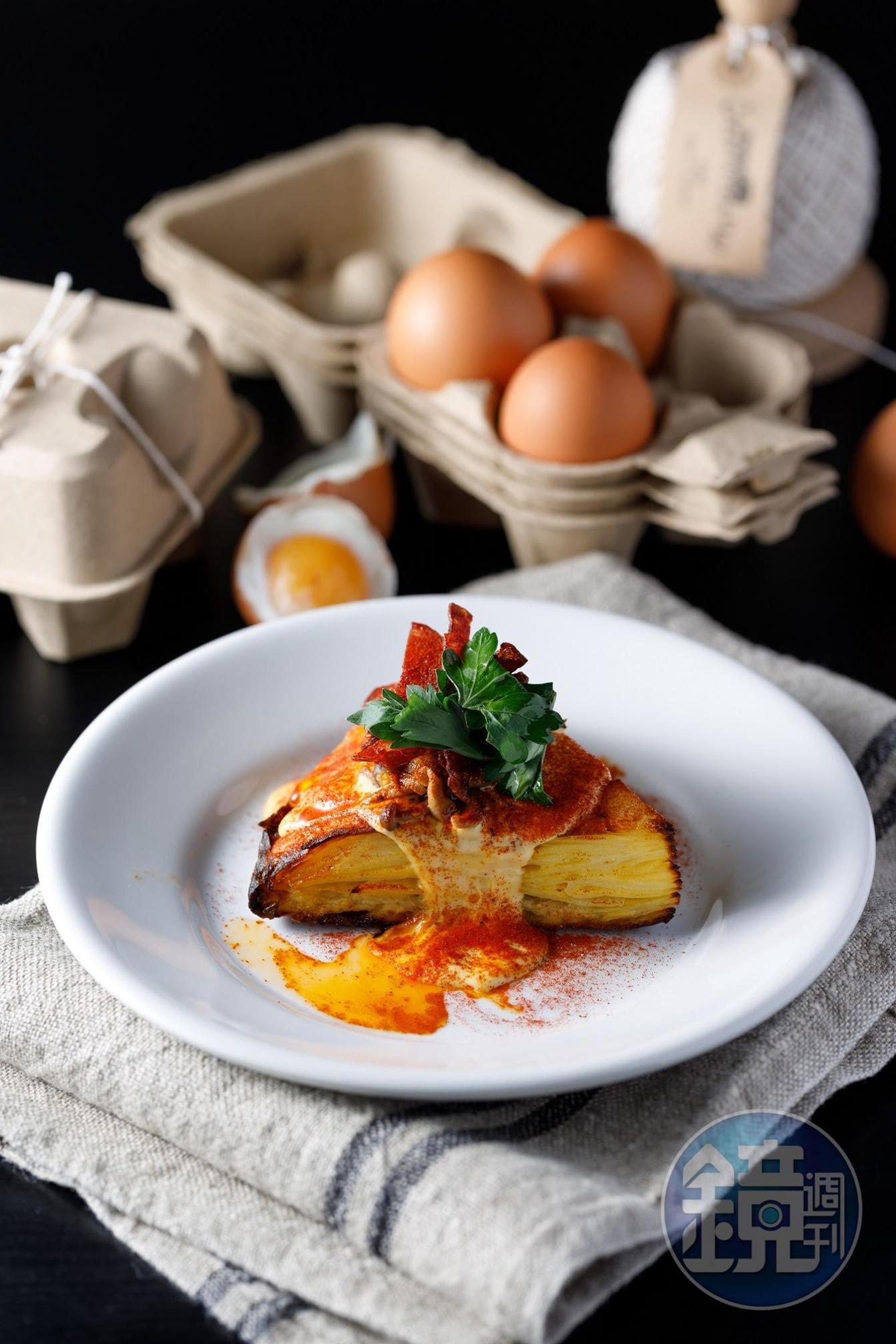 「馬鈴薯蛋餅」(Tortilla)使用LOUU「油漬牛肝菌綜合菇」與大蒜蛋黃醬。(300元/份)
