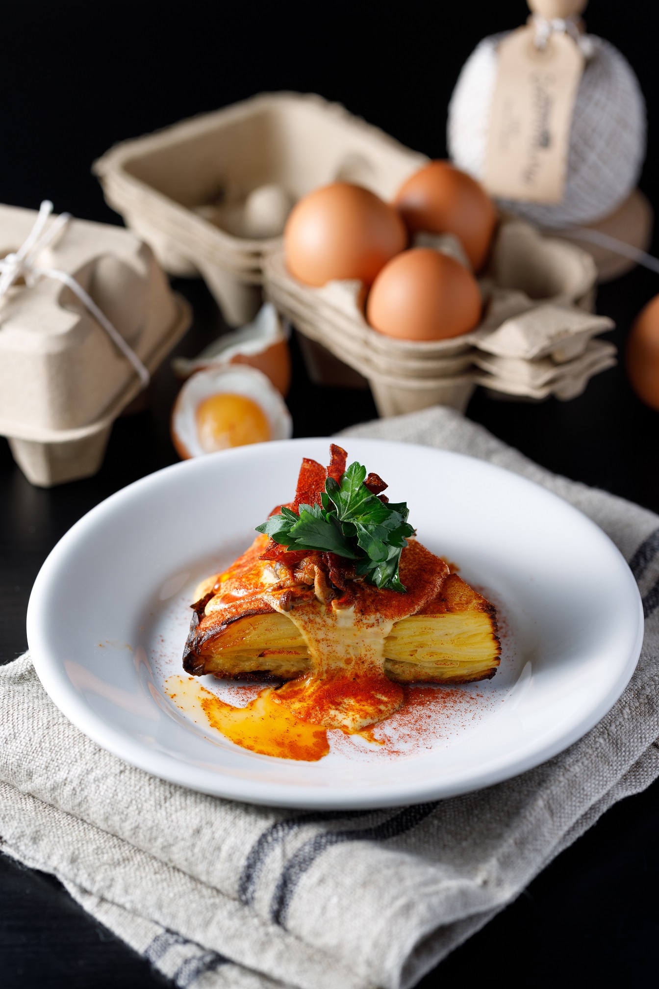 「馬鈴薯蛋餅」（Tortilla）使用LOUU「油漬牛肝菌綜合菇」與大蒜蛋黃醬。（300元／份）