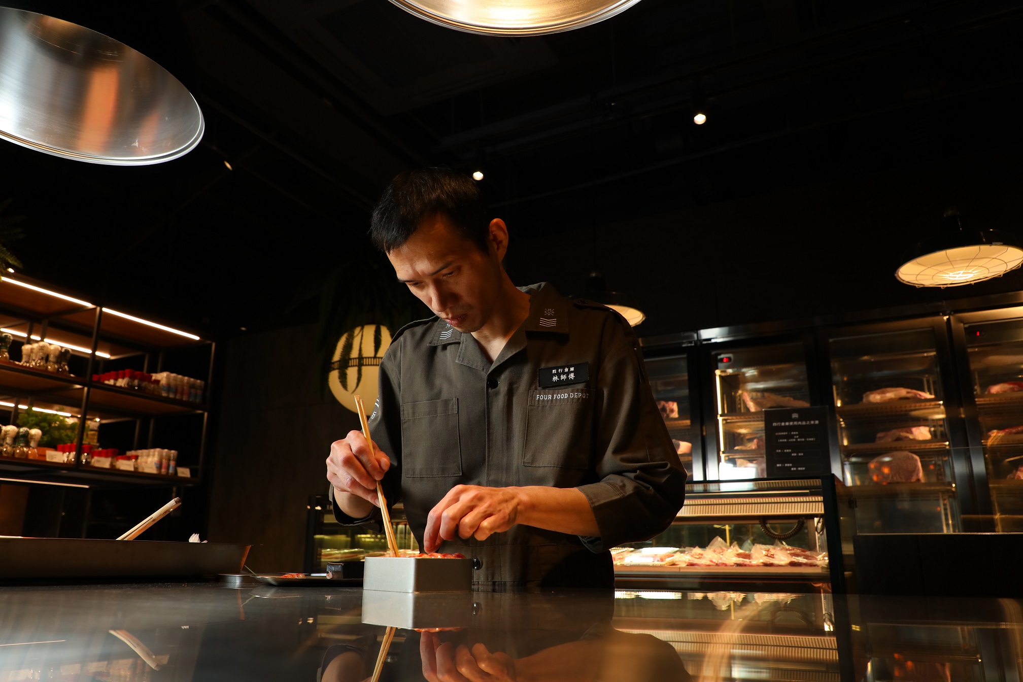 日料資歷豐富的駐店料理長林富煌，對料理品質與美感特別追求。