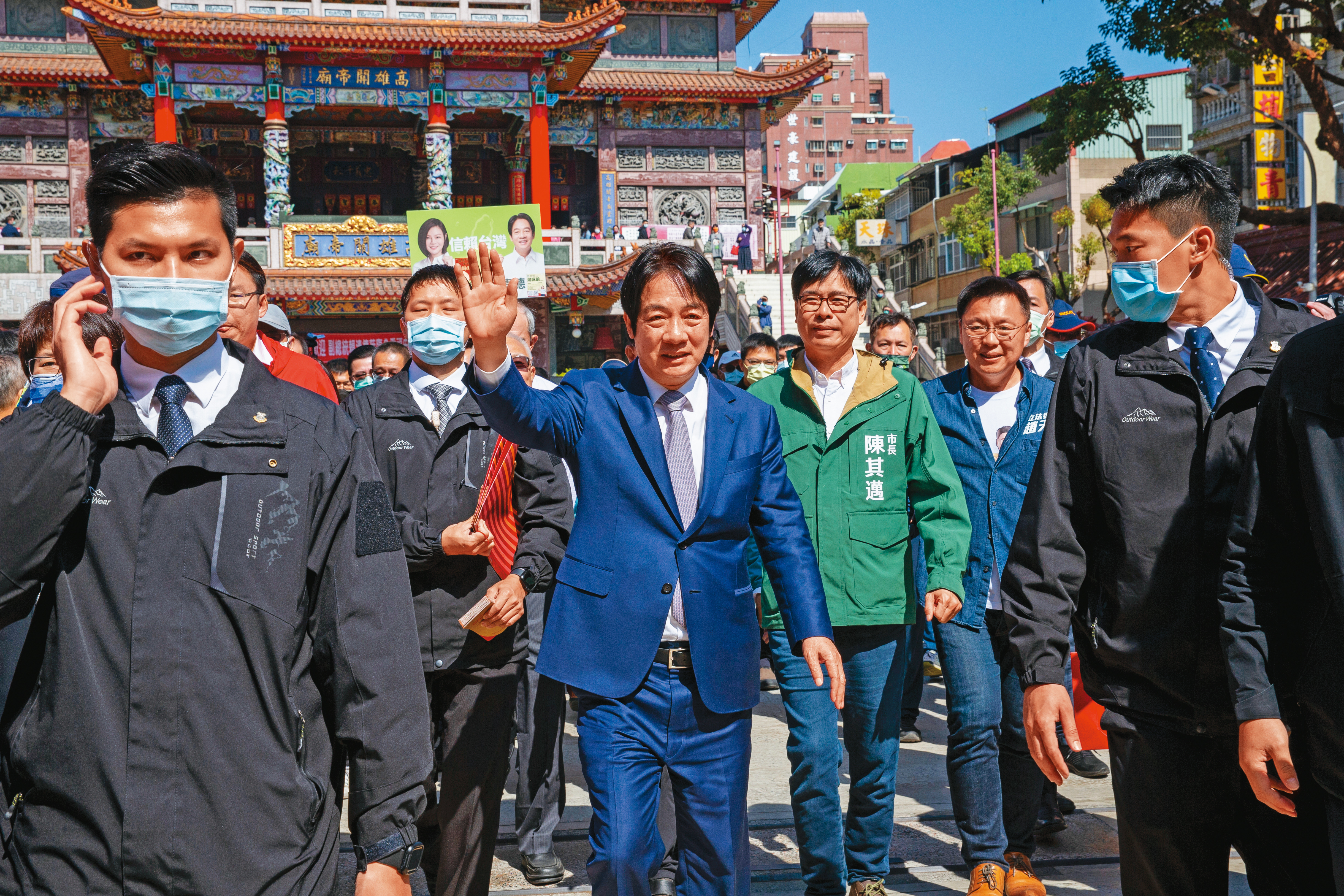 賴清德兔年春節全台走春拜廟，被解讀是為總統選舉暖身。