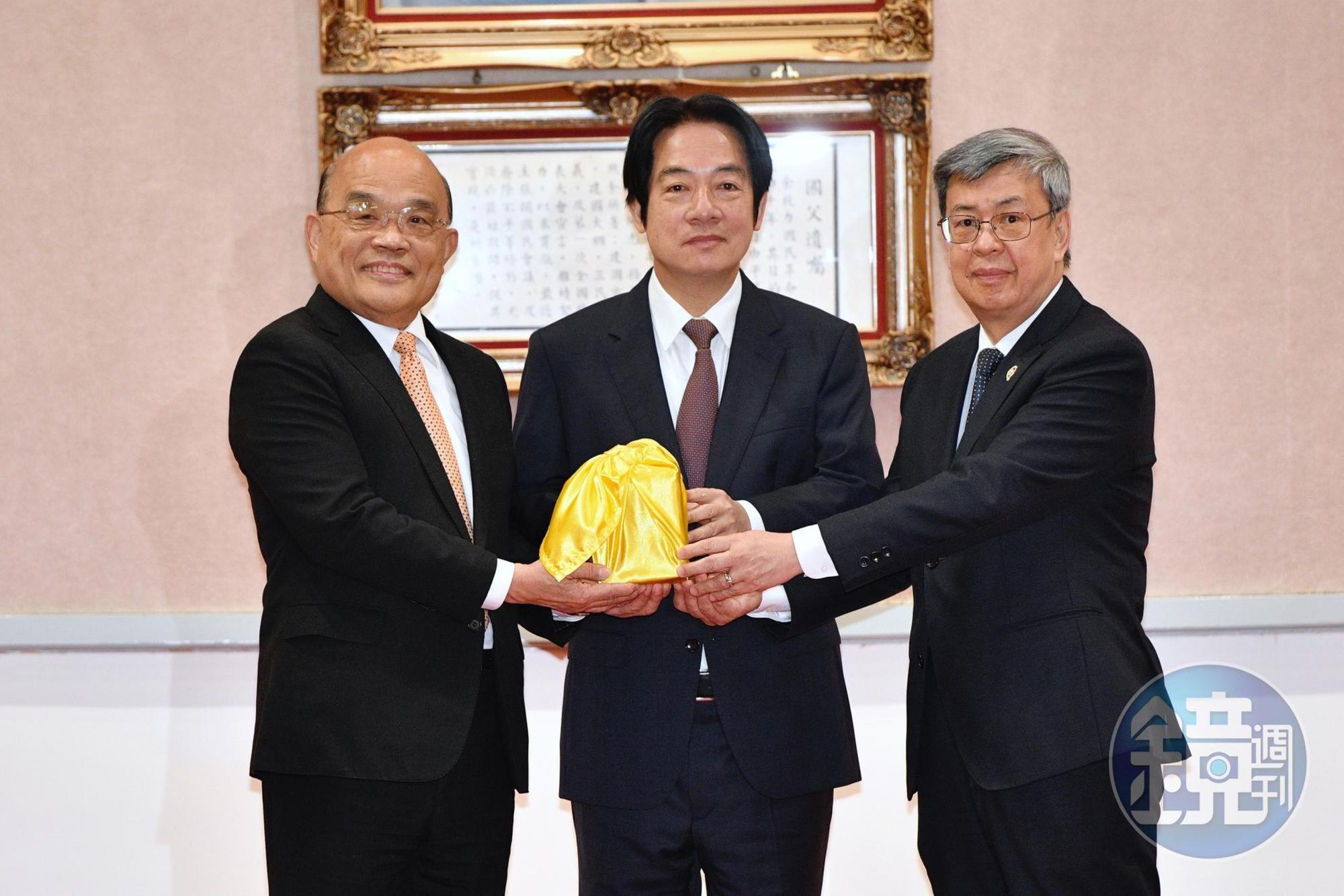 蘇貞昌今天正式將行政院長交接給陳建仁，並邀請副總統賴清德監交。