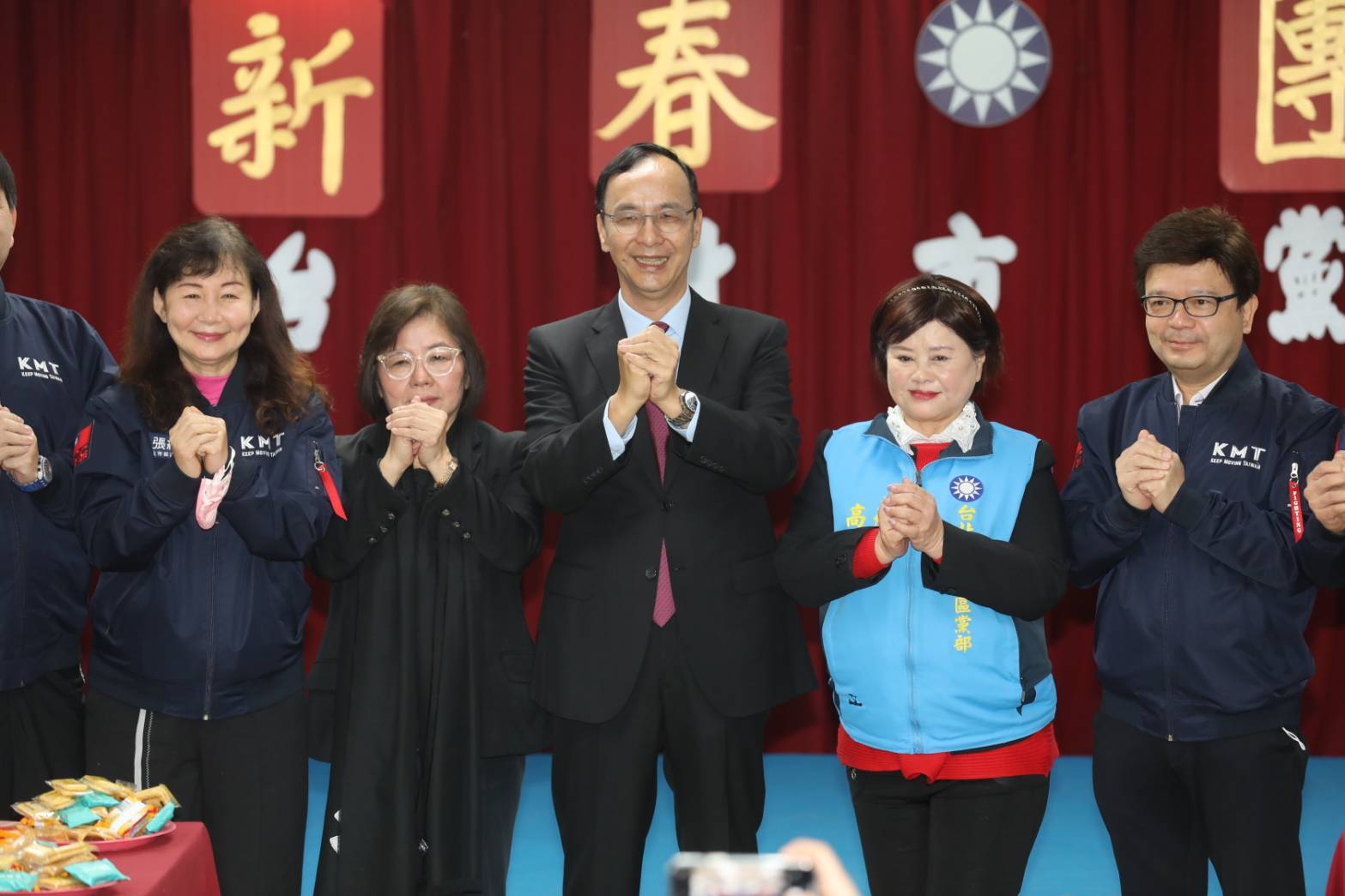 對於國民黨總統人選與立委是否採全民調，黨魁朱立倫依舊沒鬆口。