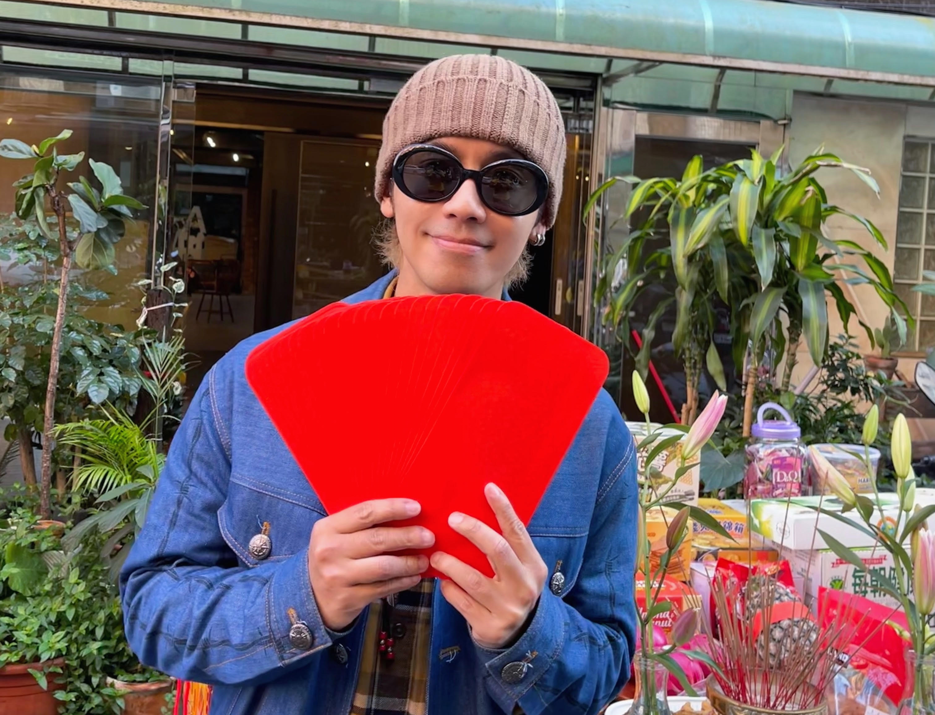 鼓鼓呂思緯30日出席相信音樂與工作人員開工團拜。（相信音樂提供）