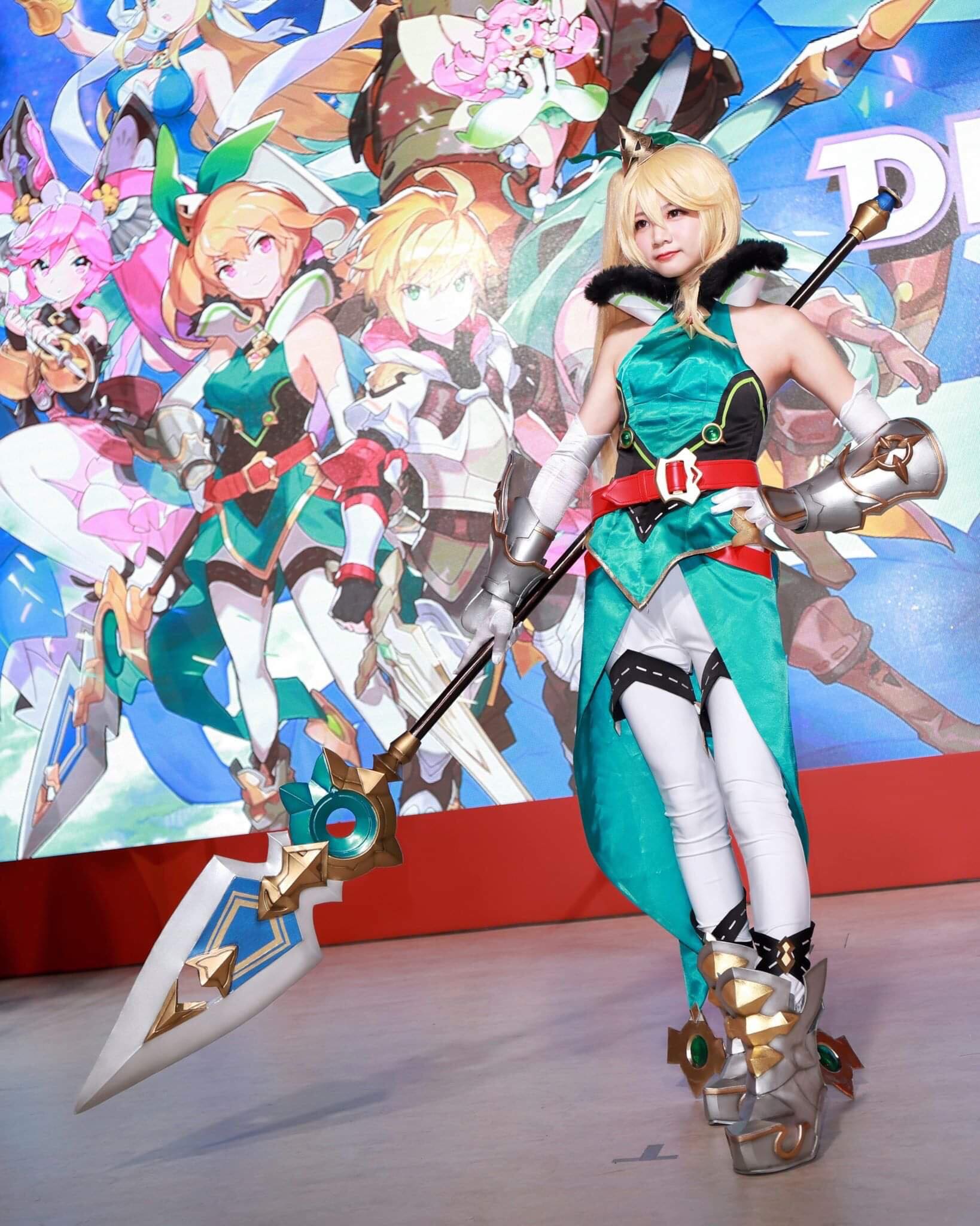 可凡cosplay耶魯菲莉絲全身精緻到位。（翻攝可凡臉書）