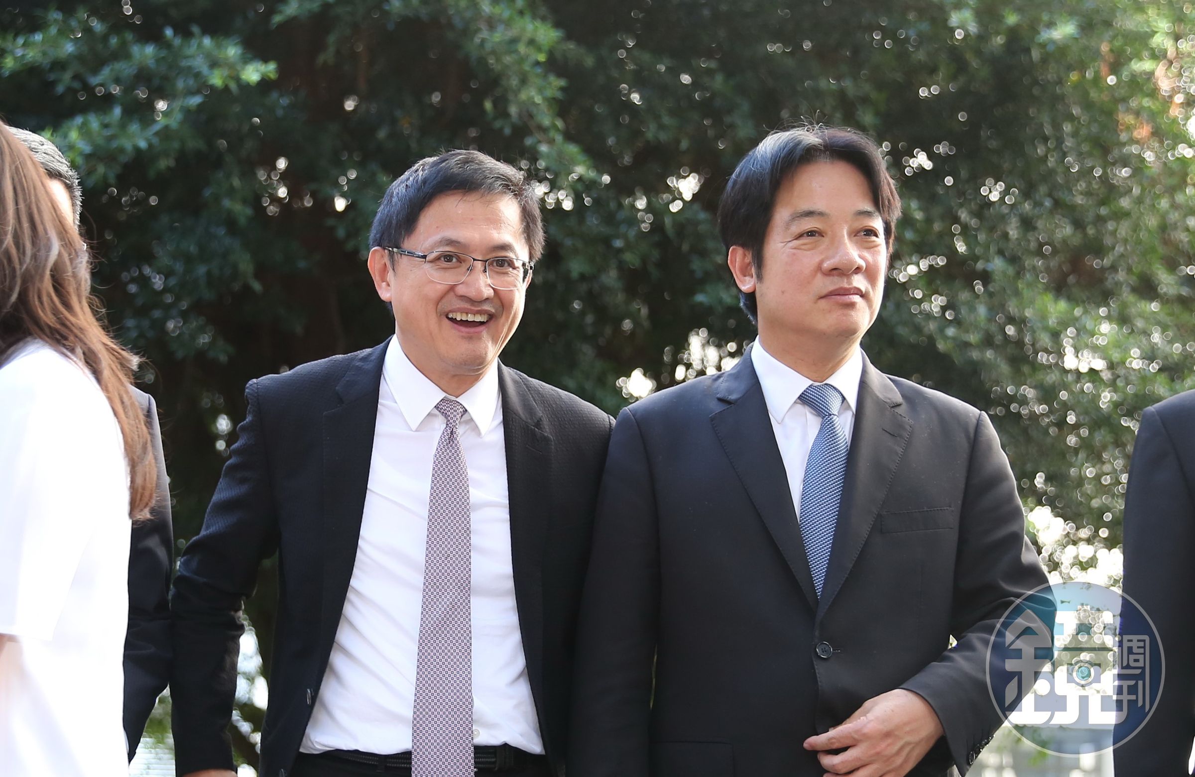 賴清德(右)親邀童子賢(左)出任民進黨智庫「新境界文教基金會」新任副董事長。(本刊資料照)