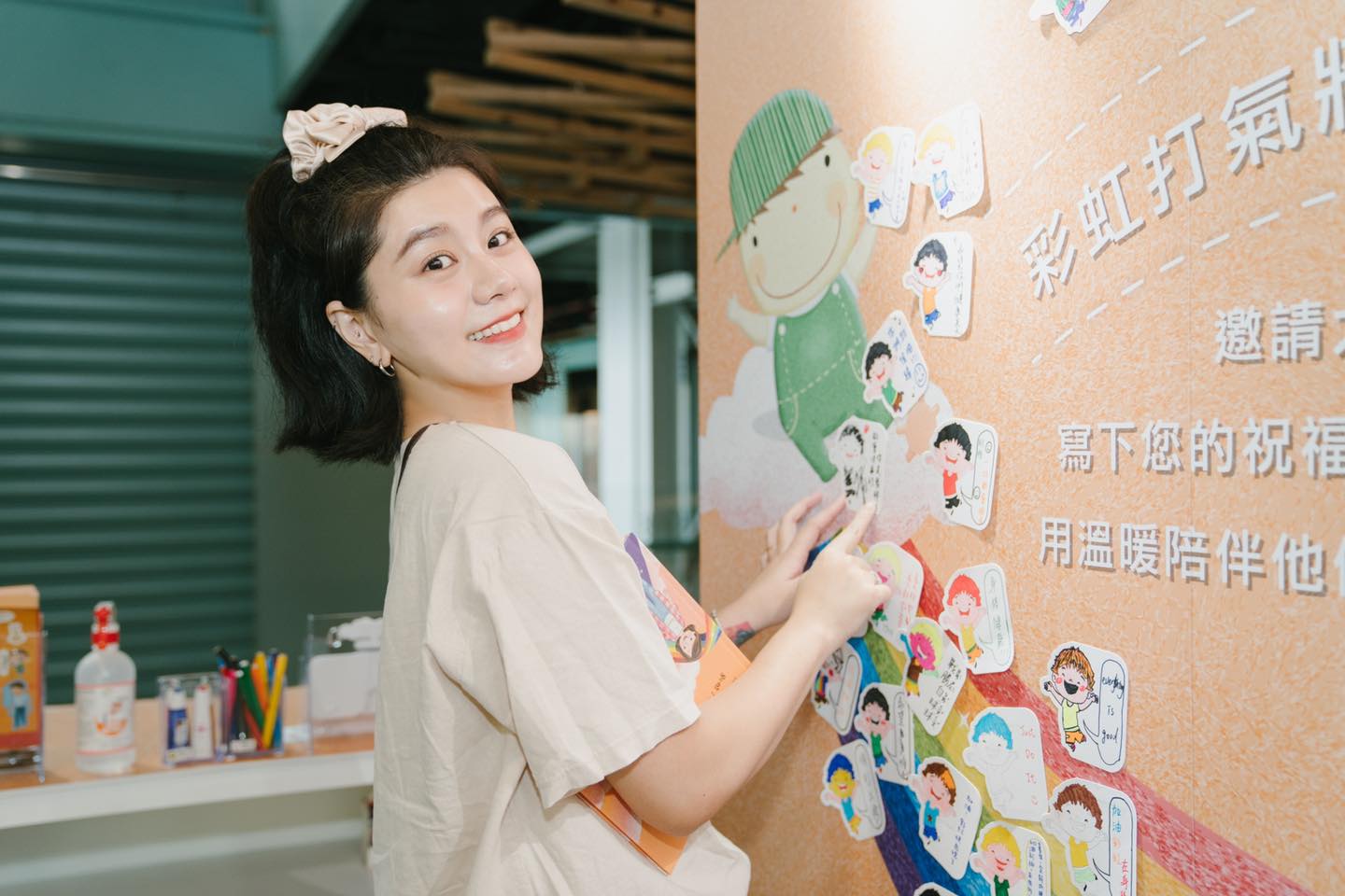 小蠻經常在社群和粉絲分享育兒生活。（翻攝自小蠻臉書）