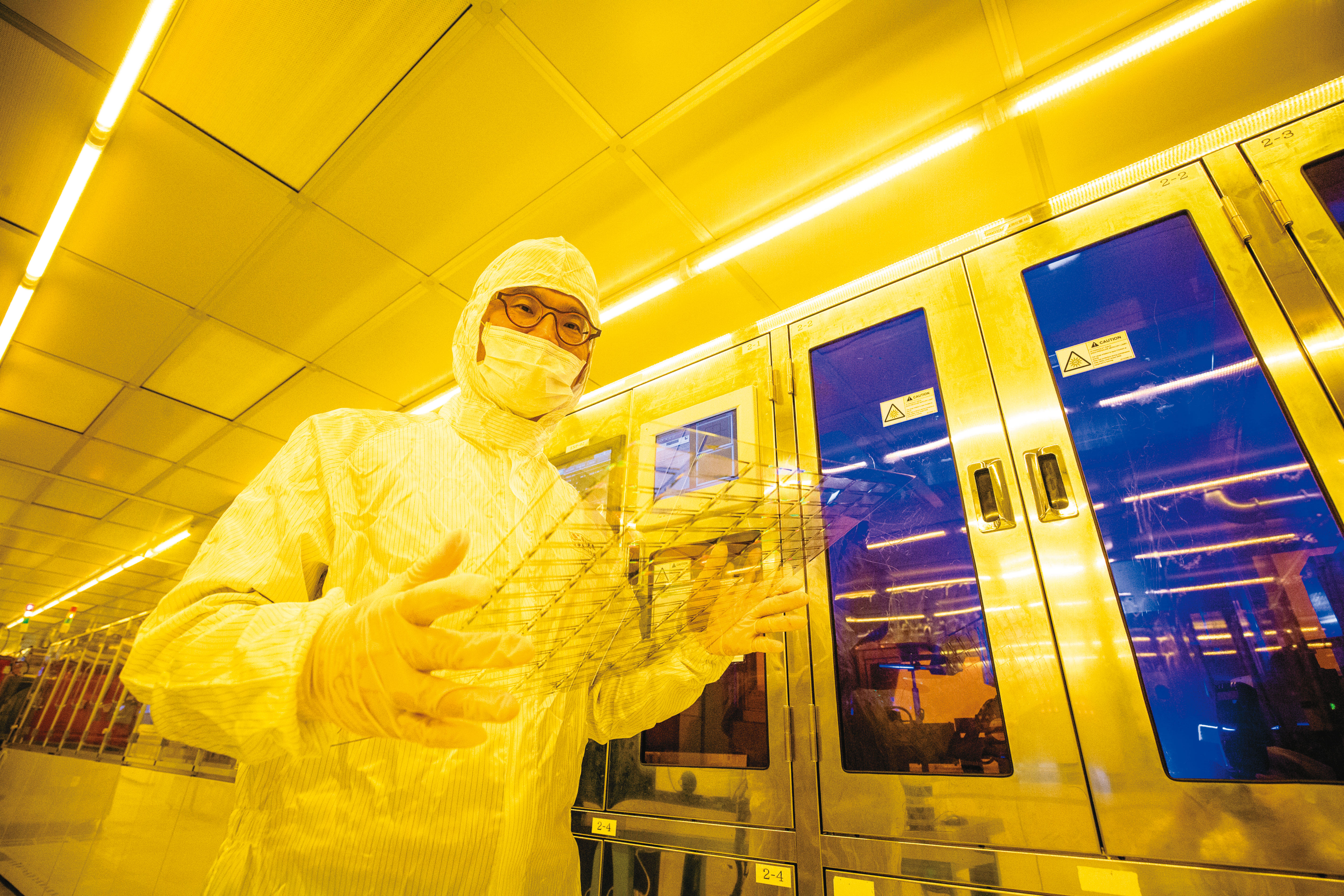 廖育斌帶領華凌集團鎖定中小尺寸顯示器，在工控應用市場殺出一條血路，以小搏大站穩腳步。