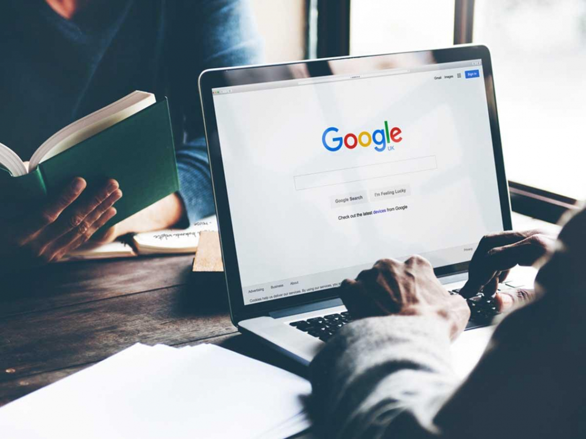 學者認為媒體必須要有法律依據，才有可能和跨國平台公司平等協商，保障媒體的著作權。（翻攝shutterstock）