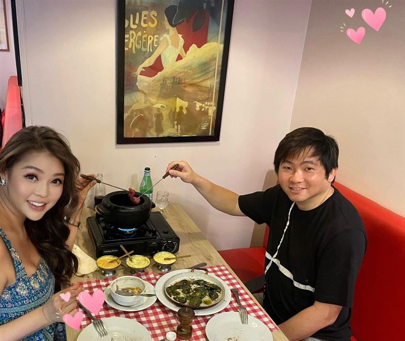 殷琦和老公看來甜甜蜜蜜。（翻攝自殷琦臉書）