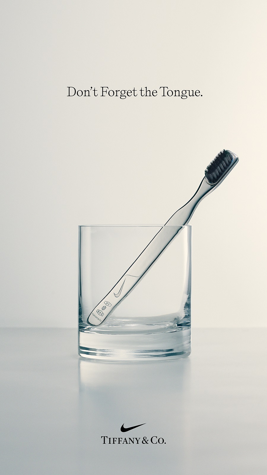NIKE x TIFFANY & Co.限量版純銀配飾系列鞋刷。(TIFFANY & Co.提供)