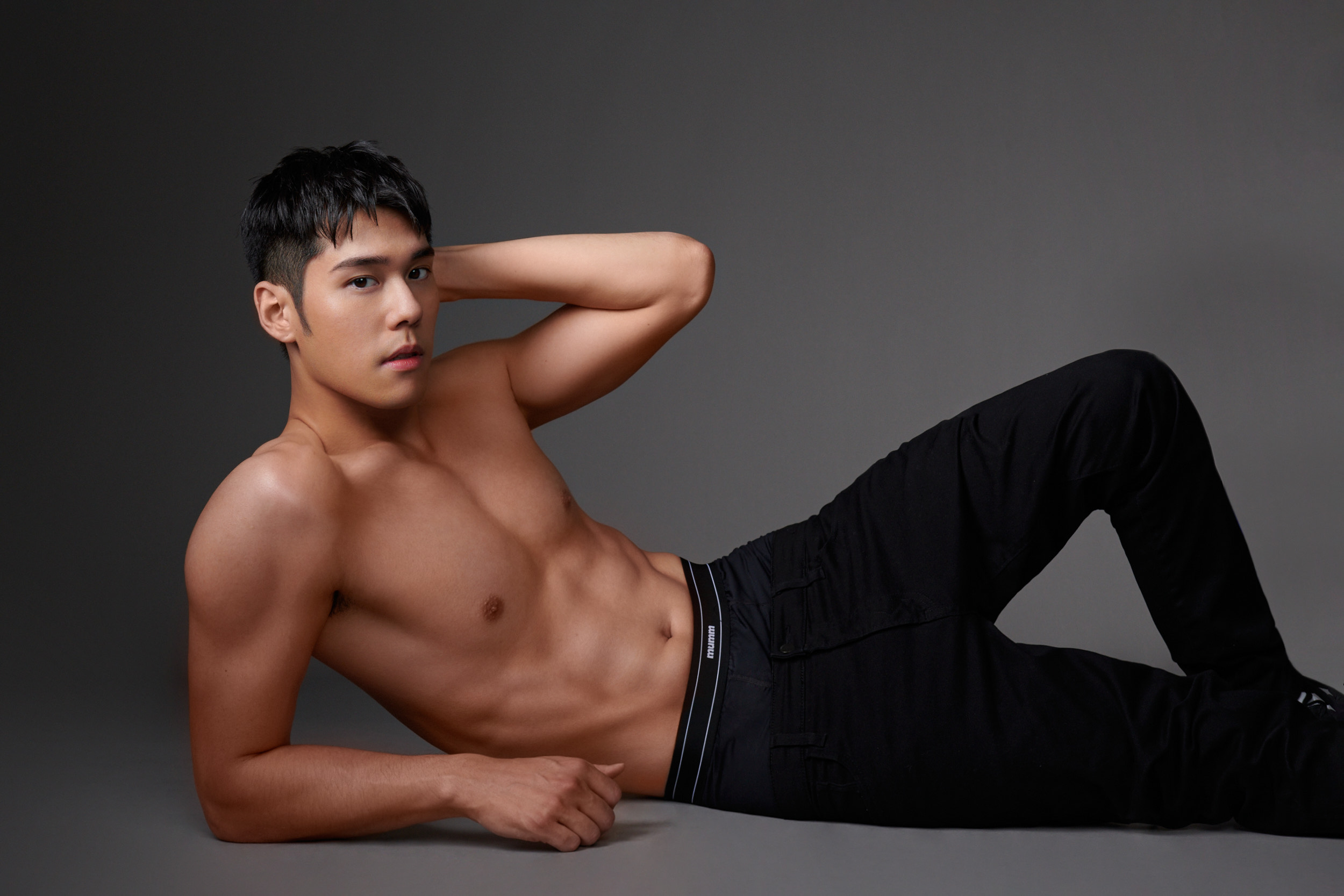 周予天推出個人與內著品牌「mumm」聯名企劃的「1993 DAYDREAMING」系列。（mumm提供）