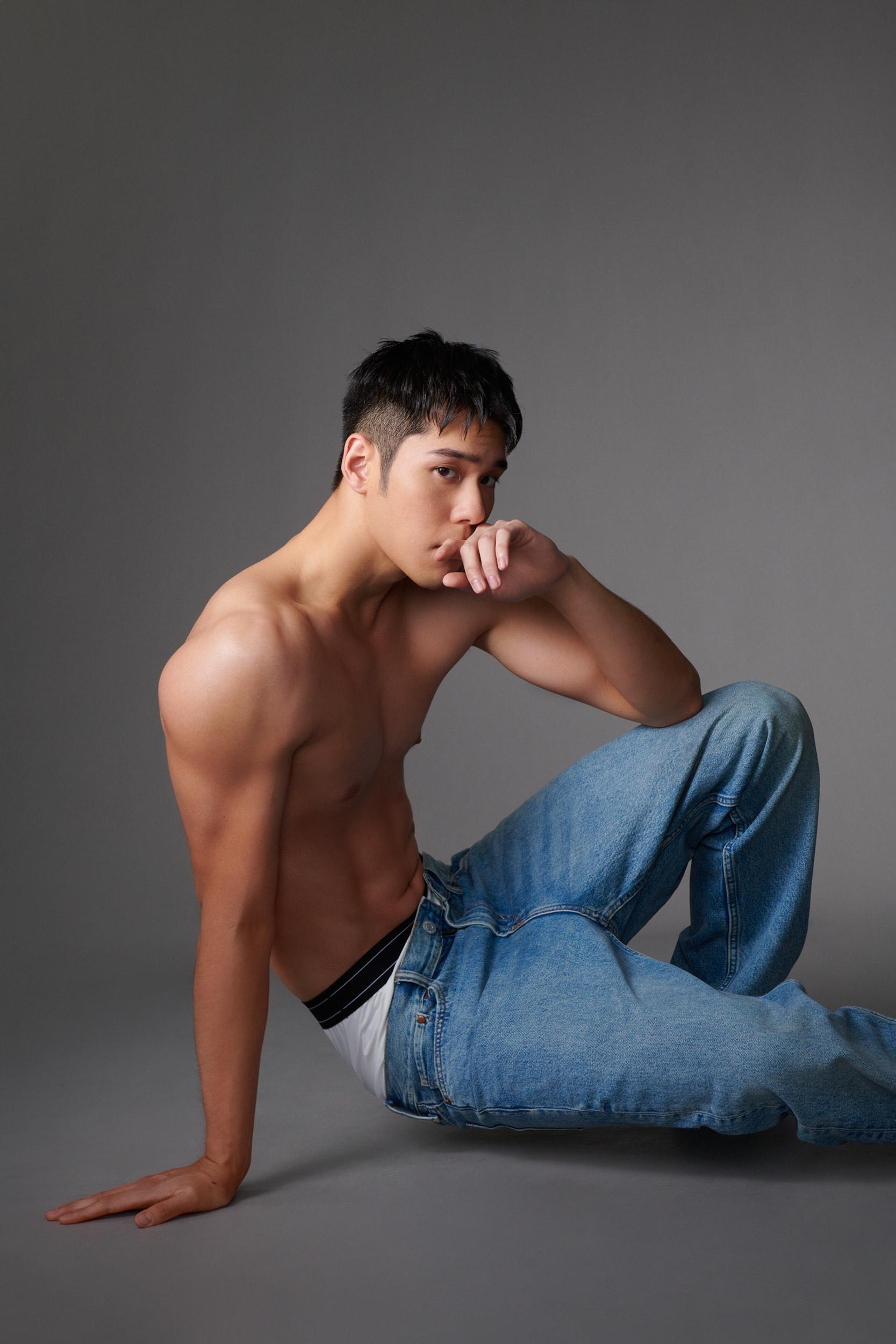 周予天只為了讓體脂更下降,胸、腹肌和手臂線條更完美。(mumm提供)