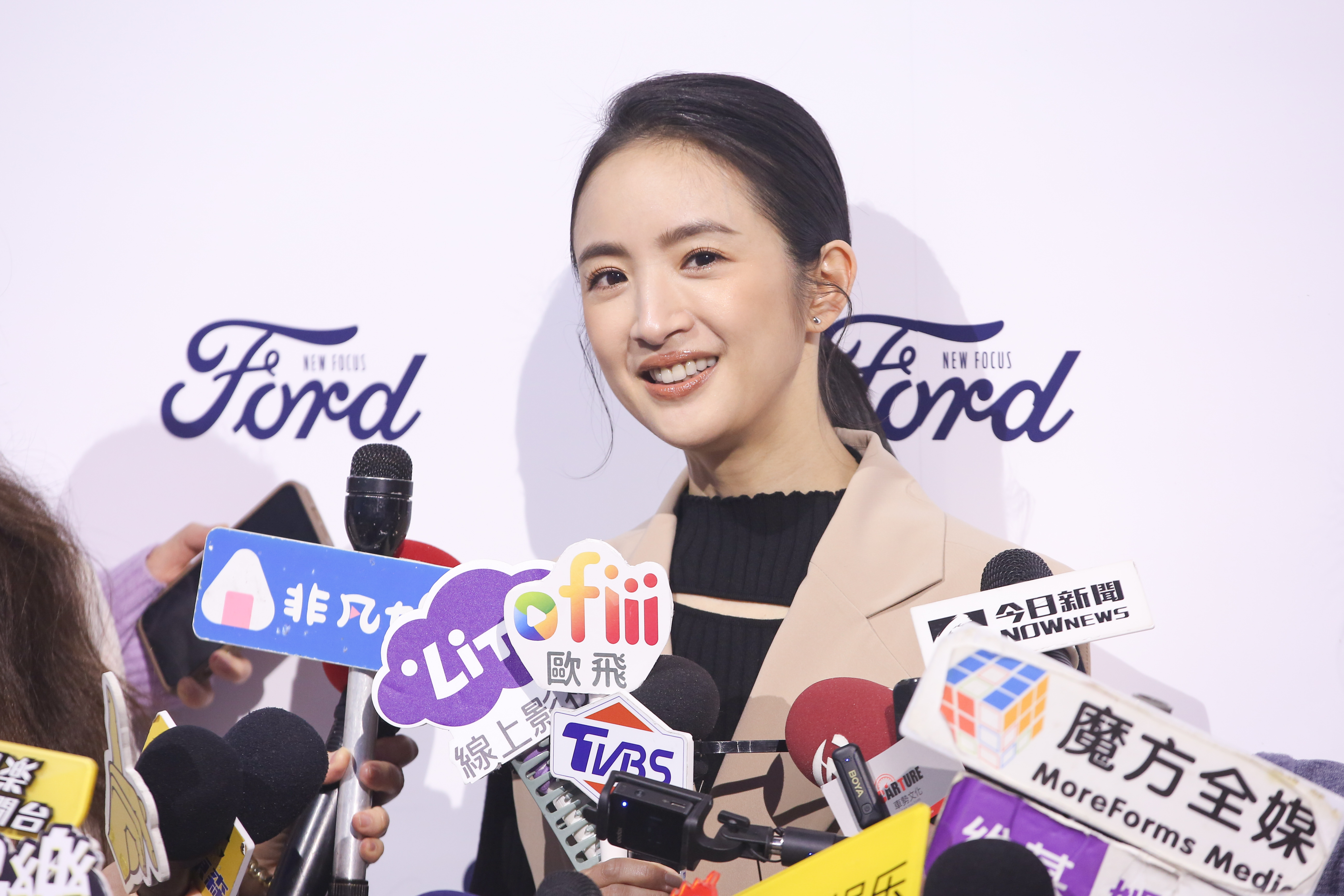 代言廣告裡林依晨走遍全台，對於新竹曬柿餅的印象特別深刻。