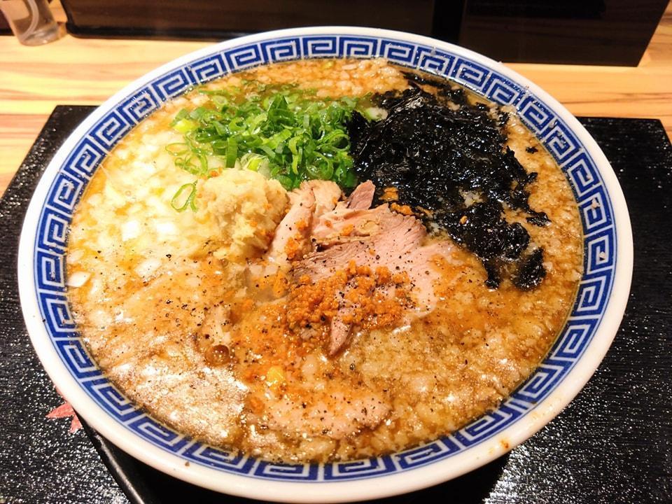 近日位於晴光商圈的人氣雞白湯拉麵店「梓山azusayama」，宣布將於4月底結束營業。（翻攝鶏そば本舗【梓山azusayama】臉書）