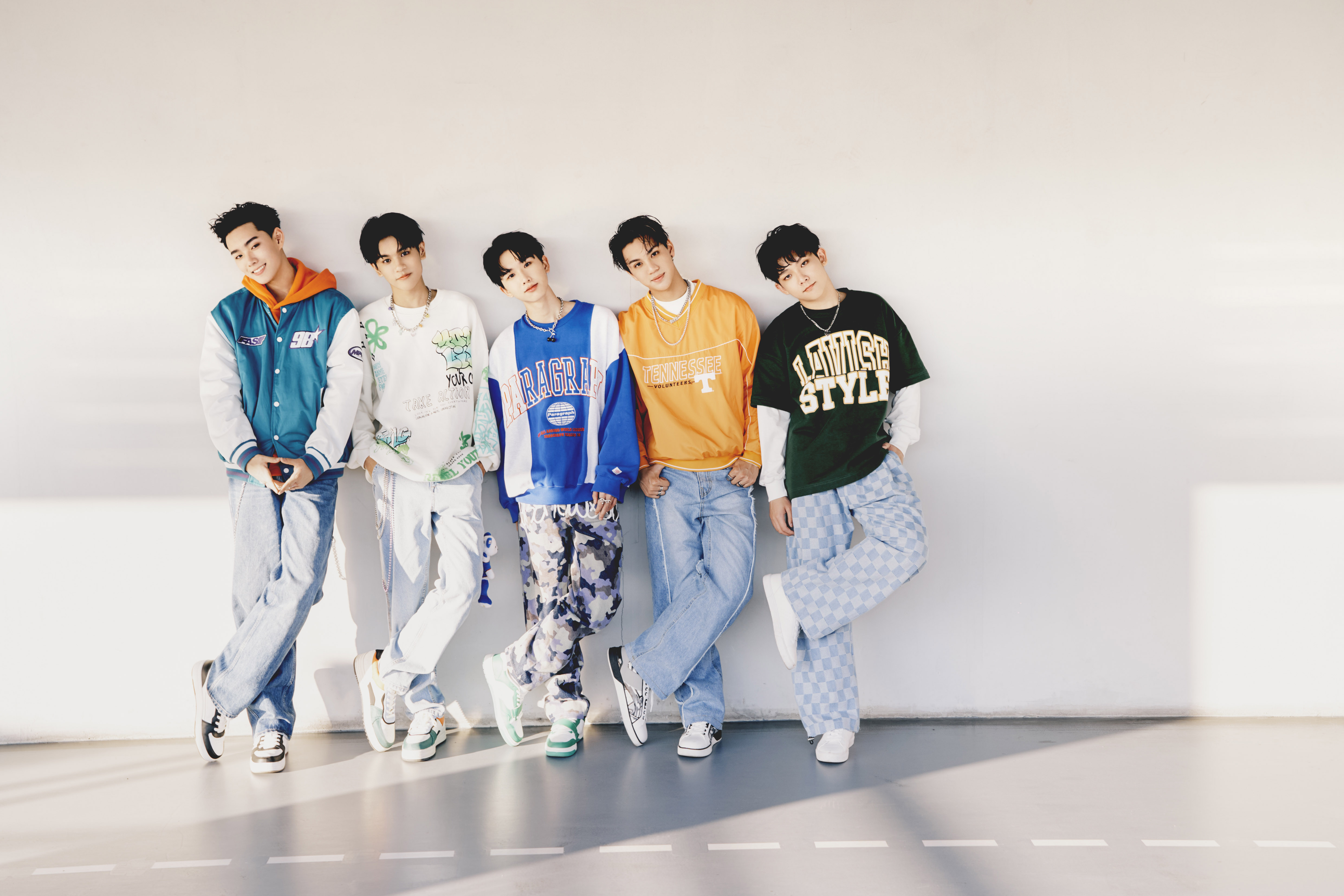 AcQUA源少年由隊長黃莑茗、盧佾暘、李秉諭（貢丸）、林毓家、須弘道所組成，2月1日推出第三支強勢主打單曲《e步e步》。（種子音樂提供）