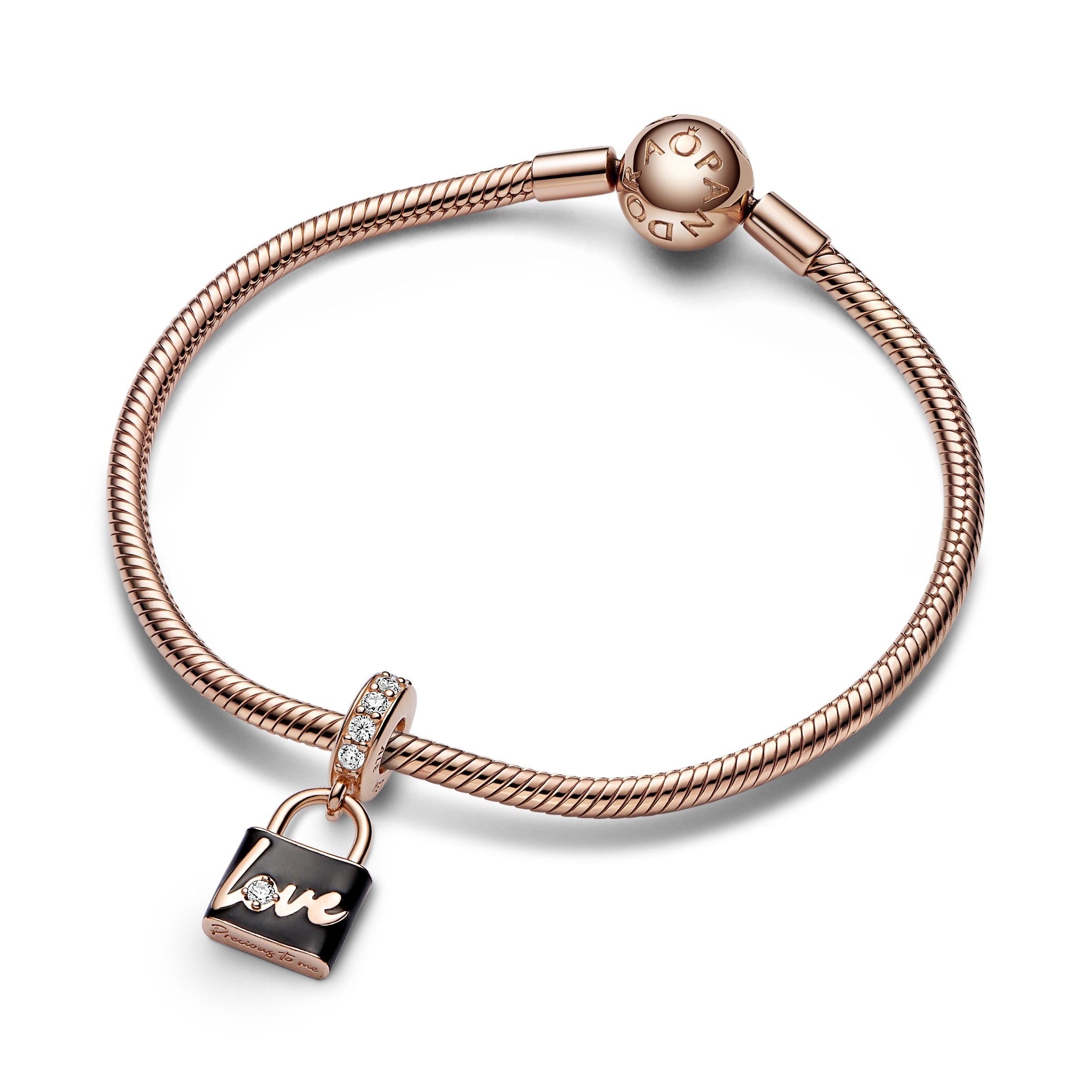 PANDORA Moments系列「Love」掛鎖吊飾(正面)。NT$3,680(PANDORA提供)
