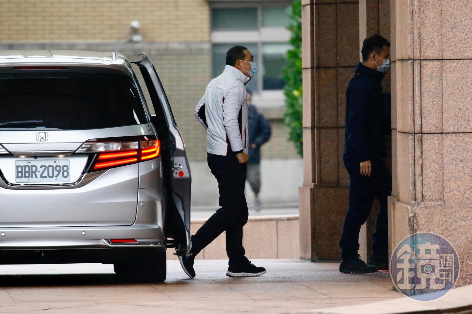 新北市長侯友宜抵達行政院。