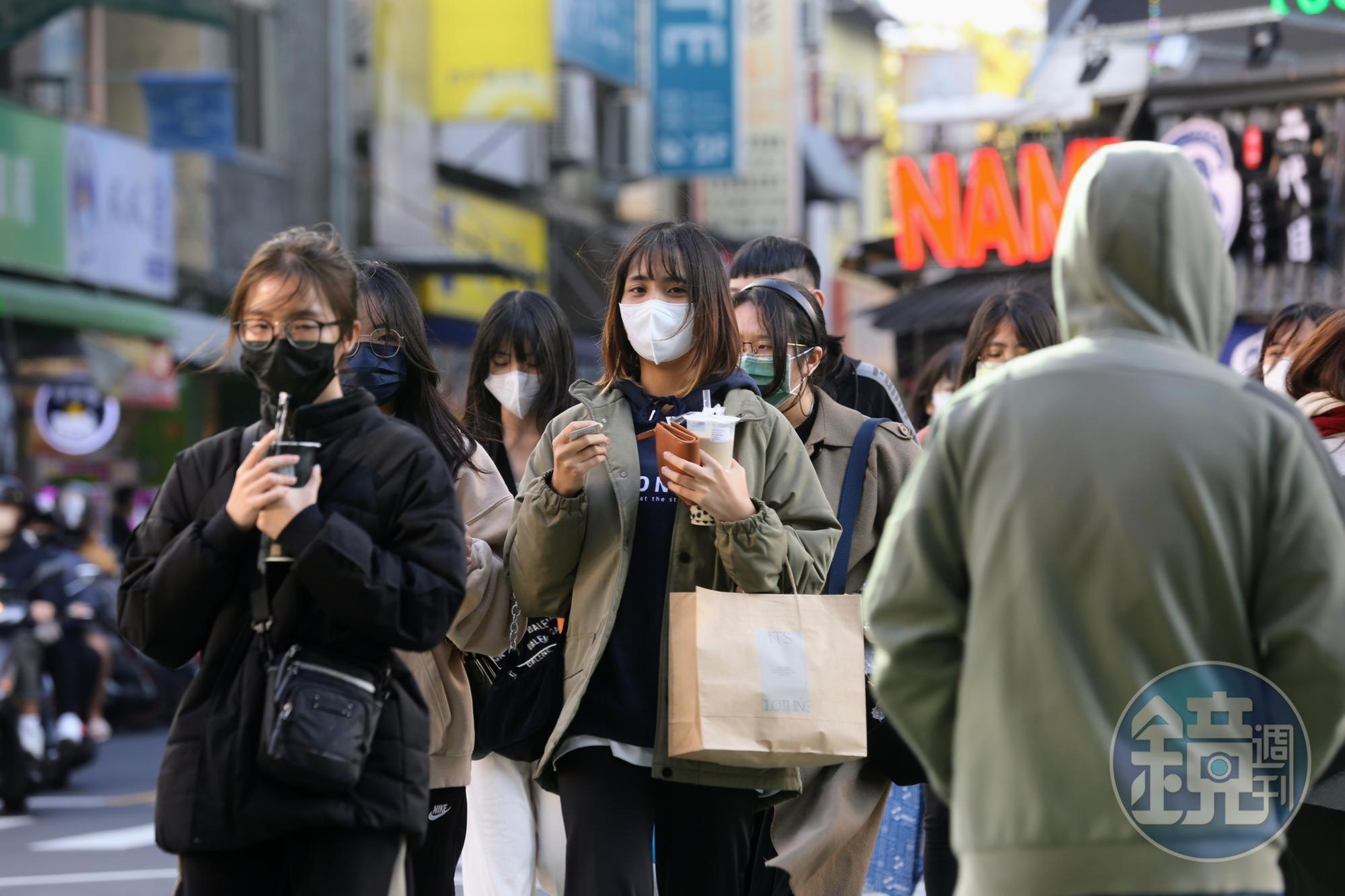 今東北季風略微增強,但因為冷空氣不強,且輻射冷卻被雲層跟風勢有效抑制,帶來的乾冷較為緩和。
