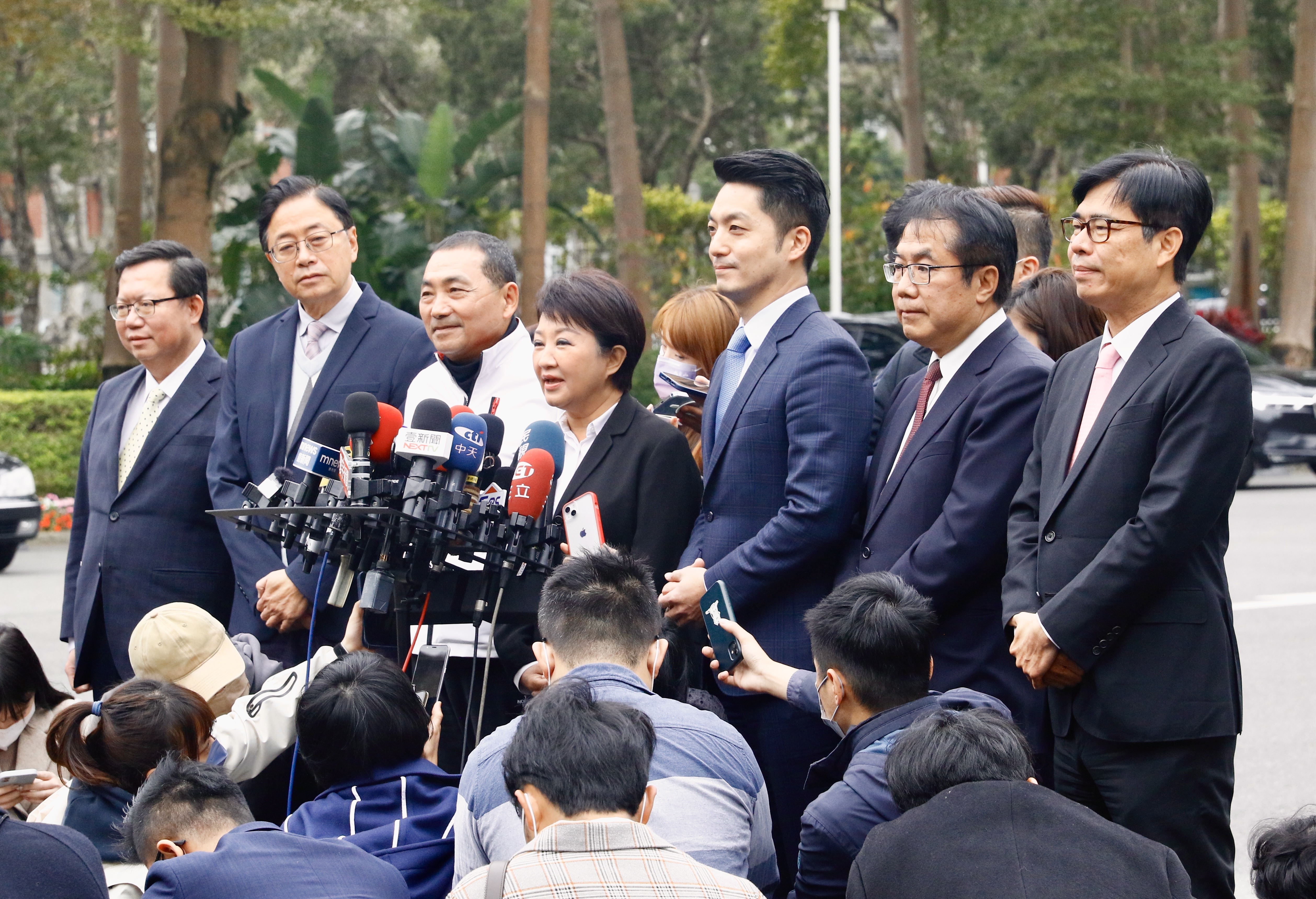 6都市長今天一同出席行政院會，台中市長盧秀燕大讚陳建仁，「比我預期更有誠意、很有耐心」。