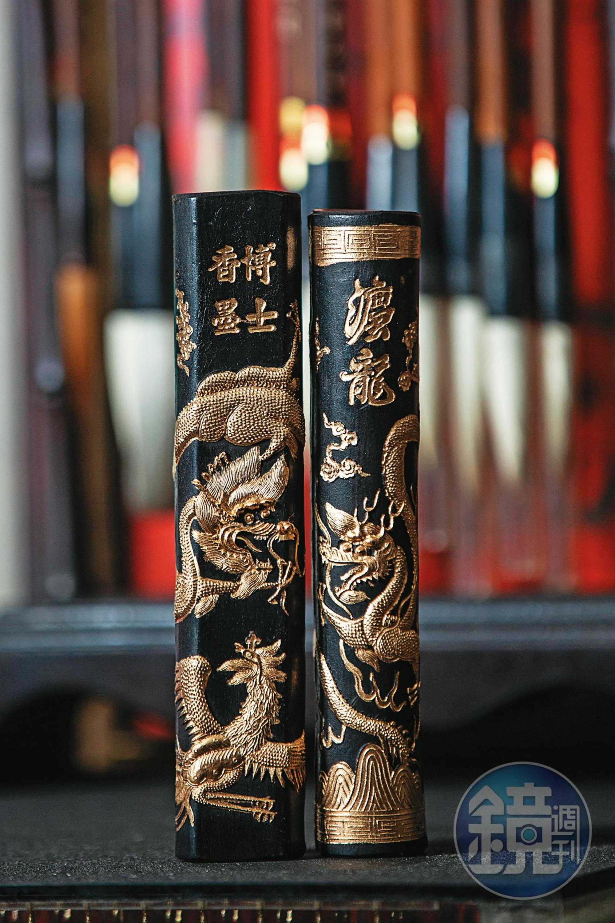 半斤龍鳳套組墨條，除了受到收藏家喜愛，許多法師相信漆上龍的圖騰畫符法力更強，因此購買。（1萬5千元／組）