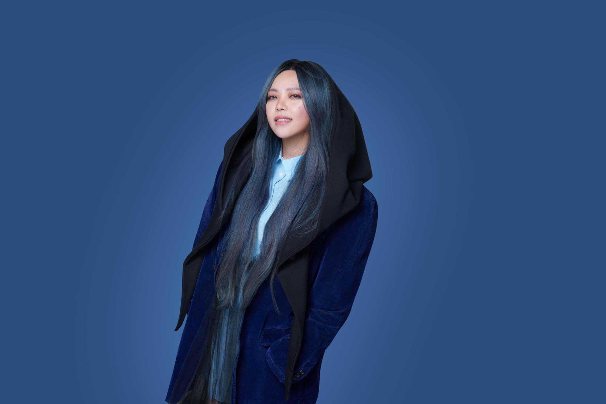 張惠妹(aMEI)代言馴龍冒險手遊《卡利茲傳說》。(亦樹遊戲提供)