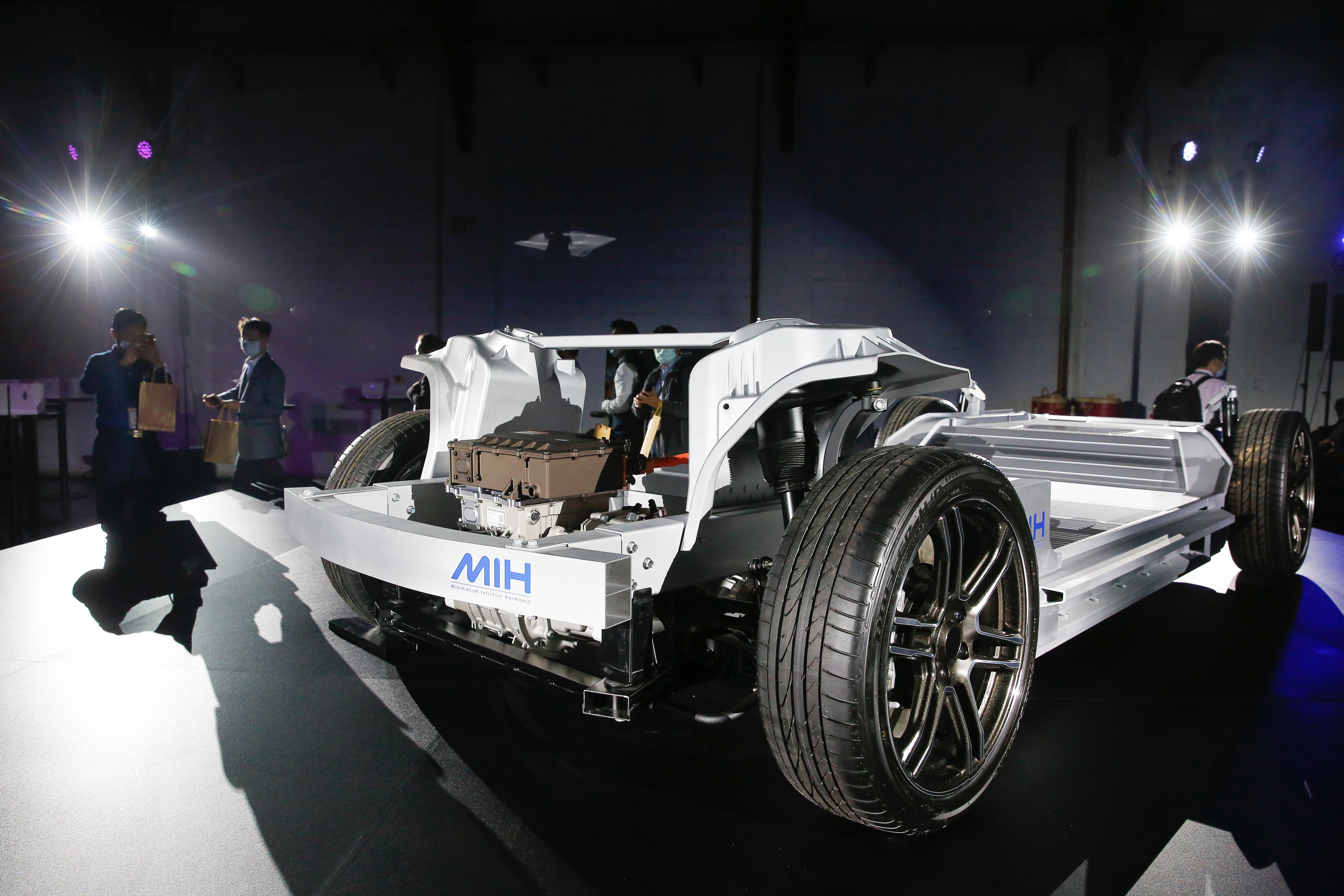 特斯拉財報優於預期，加上電動車趨勢發展，法人持續看好電動車族群表現。