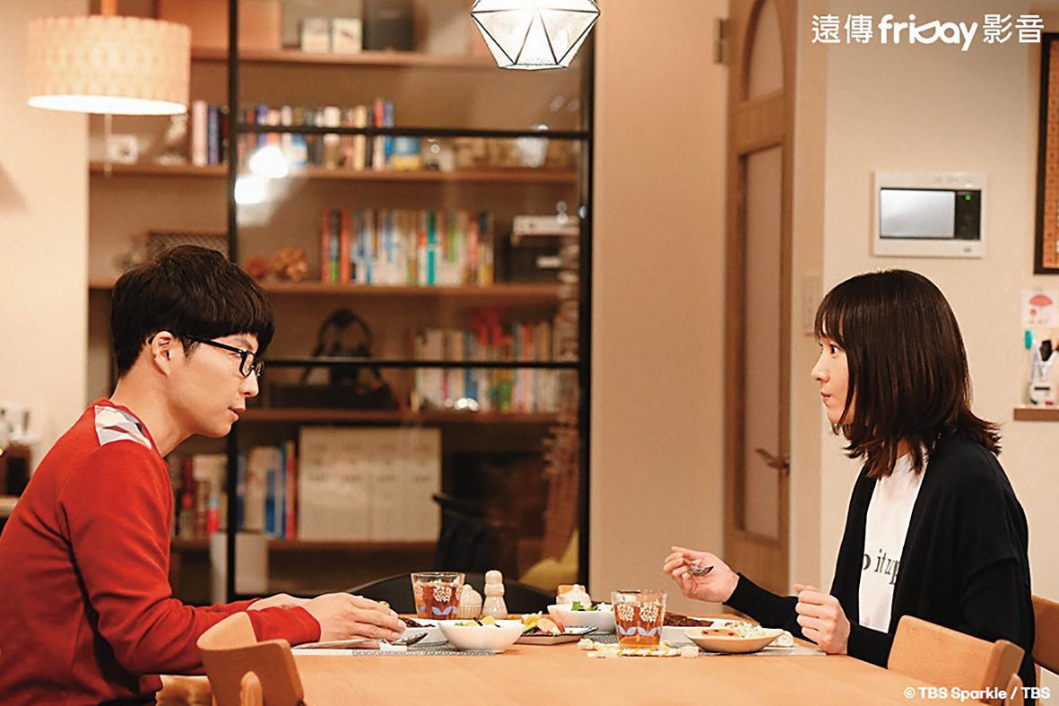 《月薪嬌妻》蔚為話題,主角新垣結衣(右)和星野源(左)拍完後共組家庭,傳為美談。(friDay影音提供)