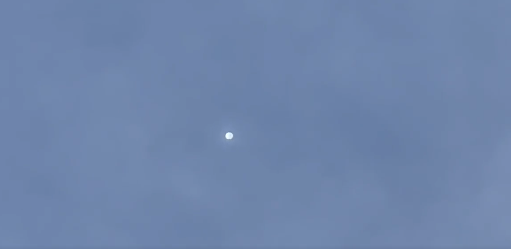 來自中國的間諜氣球飄入美國上空。（翻攝自推特）